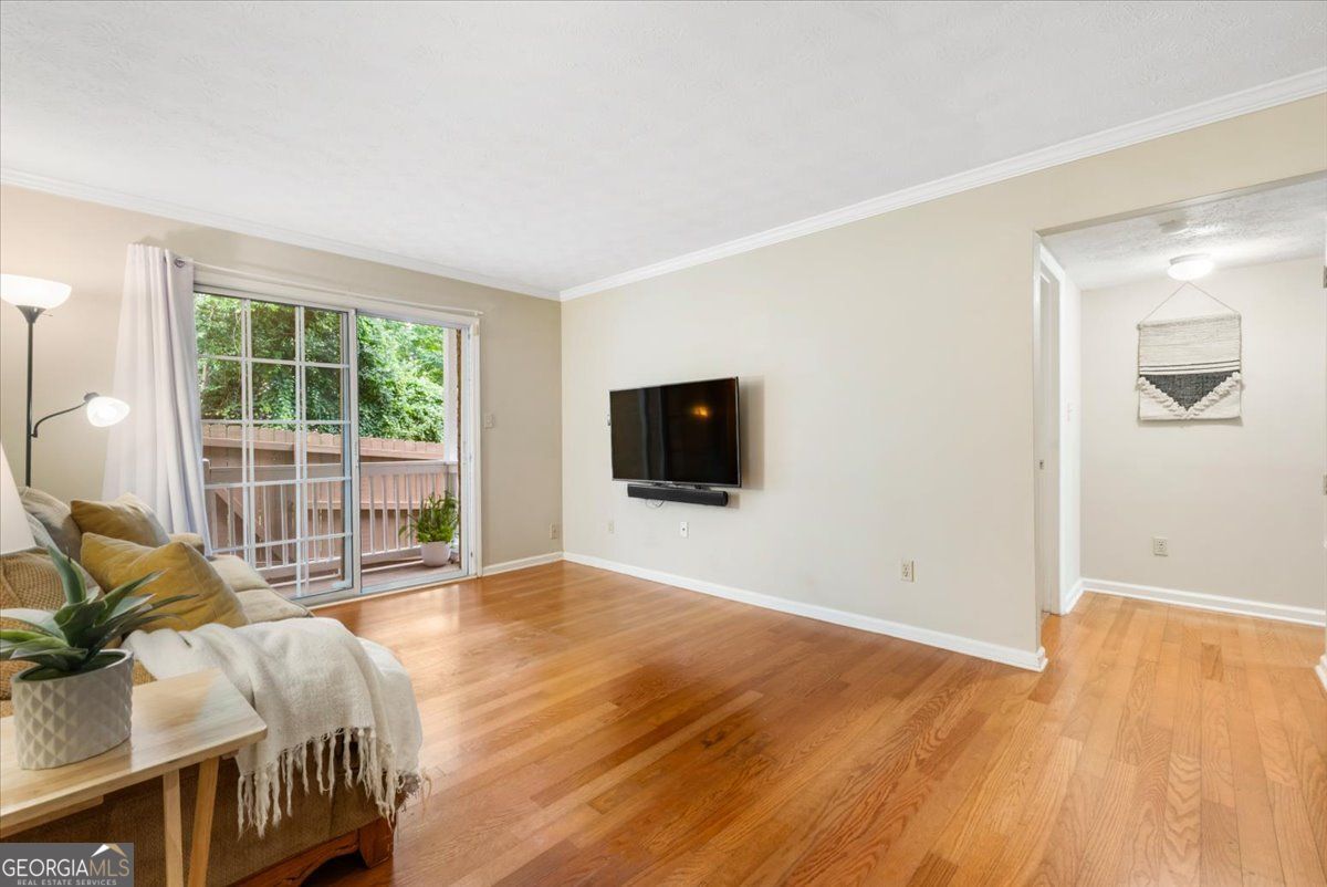 3140 Seven Pines Court # 102 Property Photo 5