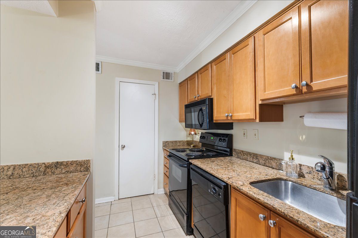 3140 Seven Pines Court # 102 Property Photo 10