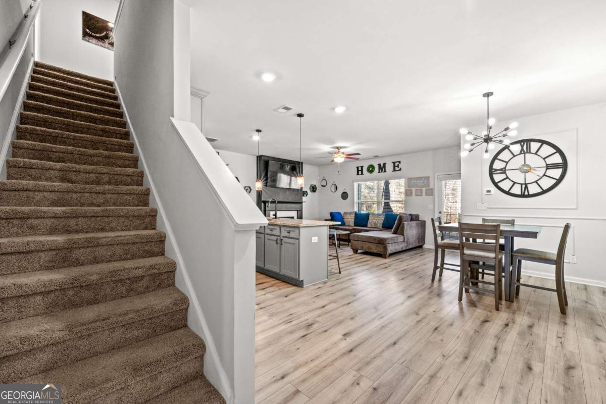 7492 Knoll Hollow Road Property Photo 3