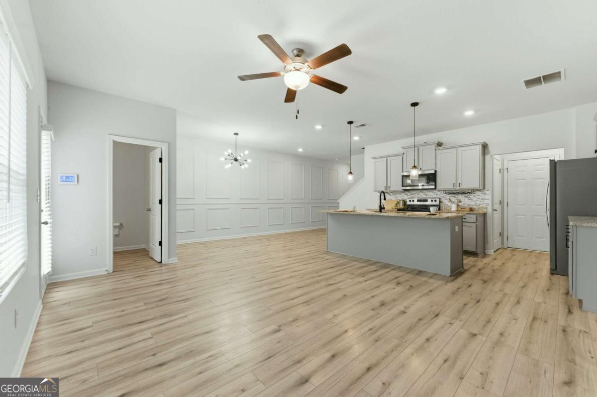 7492 Knoll Hollow Road Property Photo 4