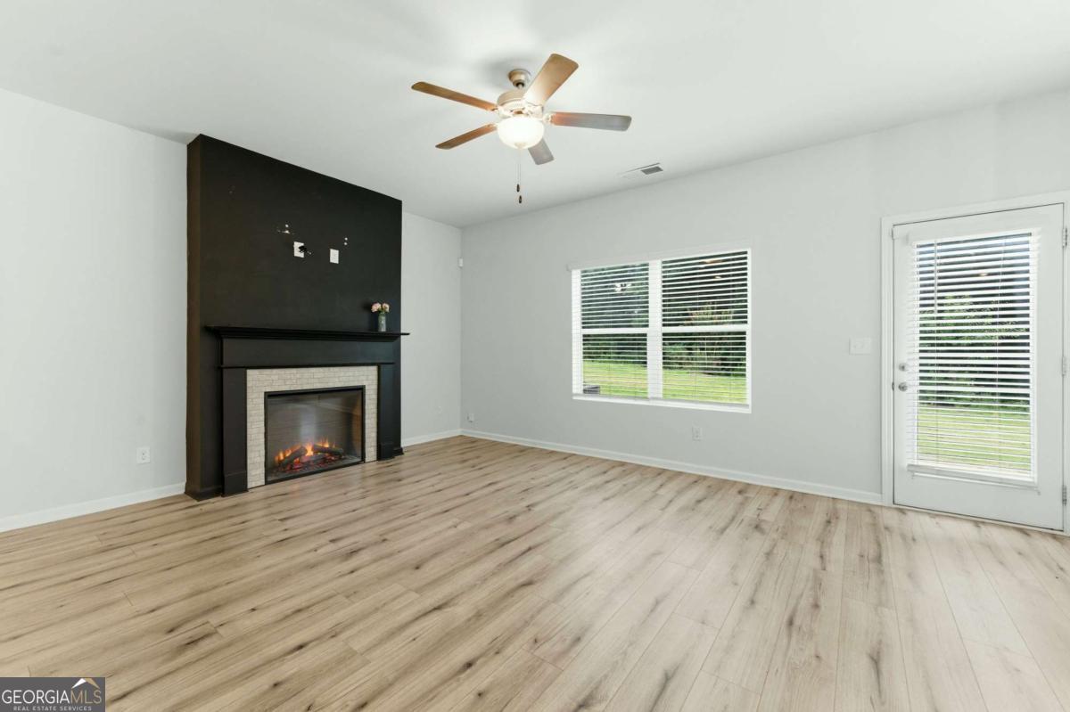 7492 Knoll Hollow Road Property Photo 9