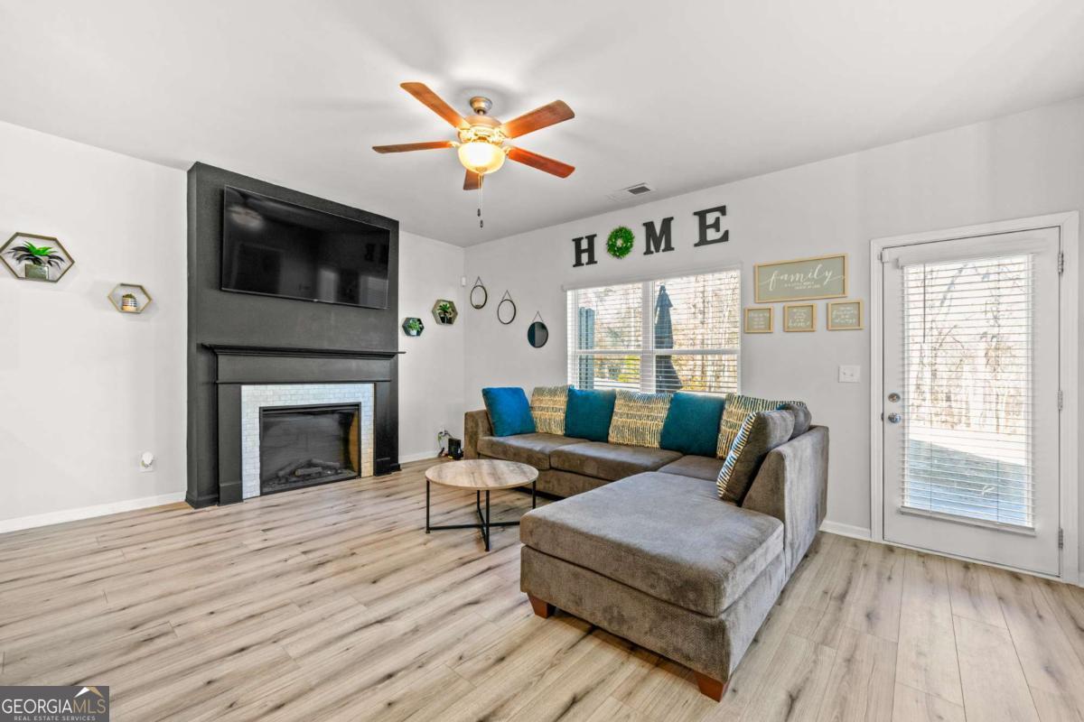 7492 Knoll Hollow Road Property Photo 10