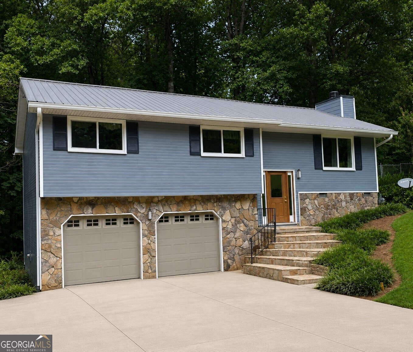 3881 Vicki Court Property Photo 1