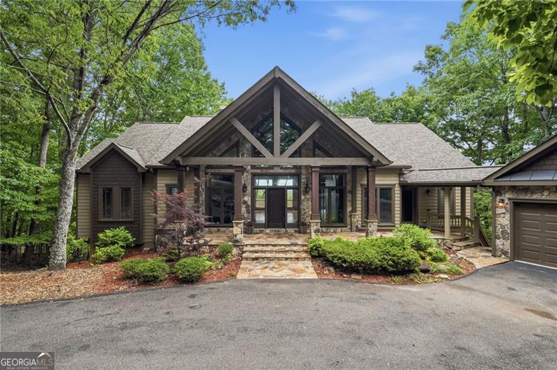 861 Summit Drive Property Photo 2