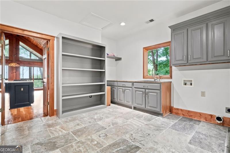 861 Summit Drive Property Photo 32