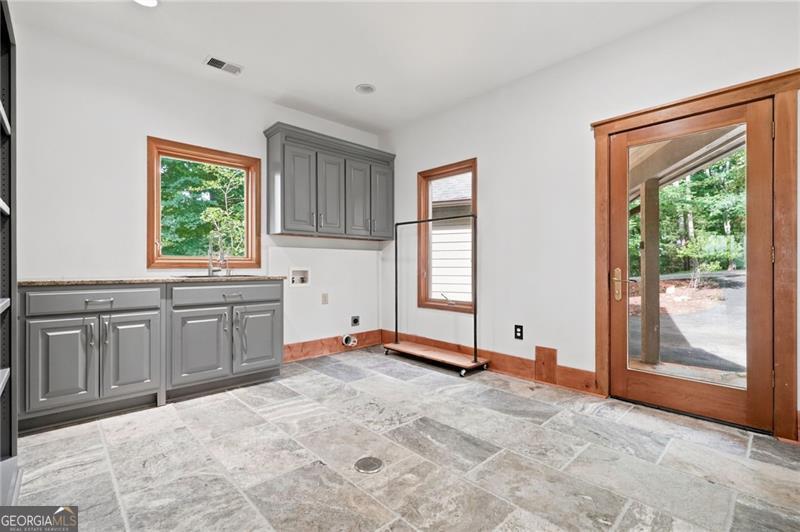 861 Summit Drive Property Photo 33