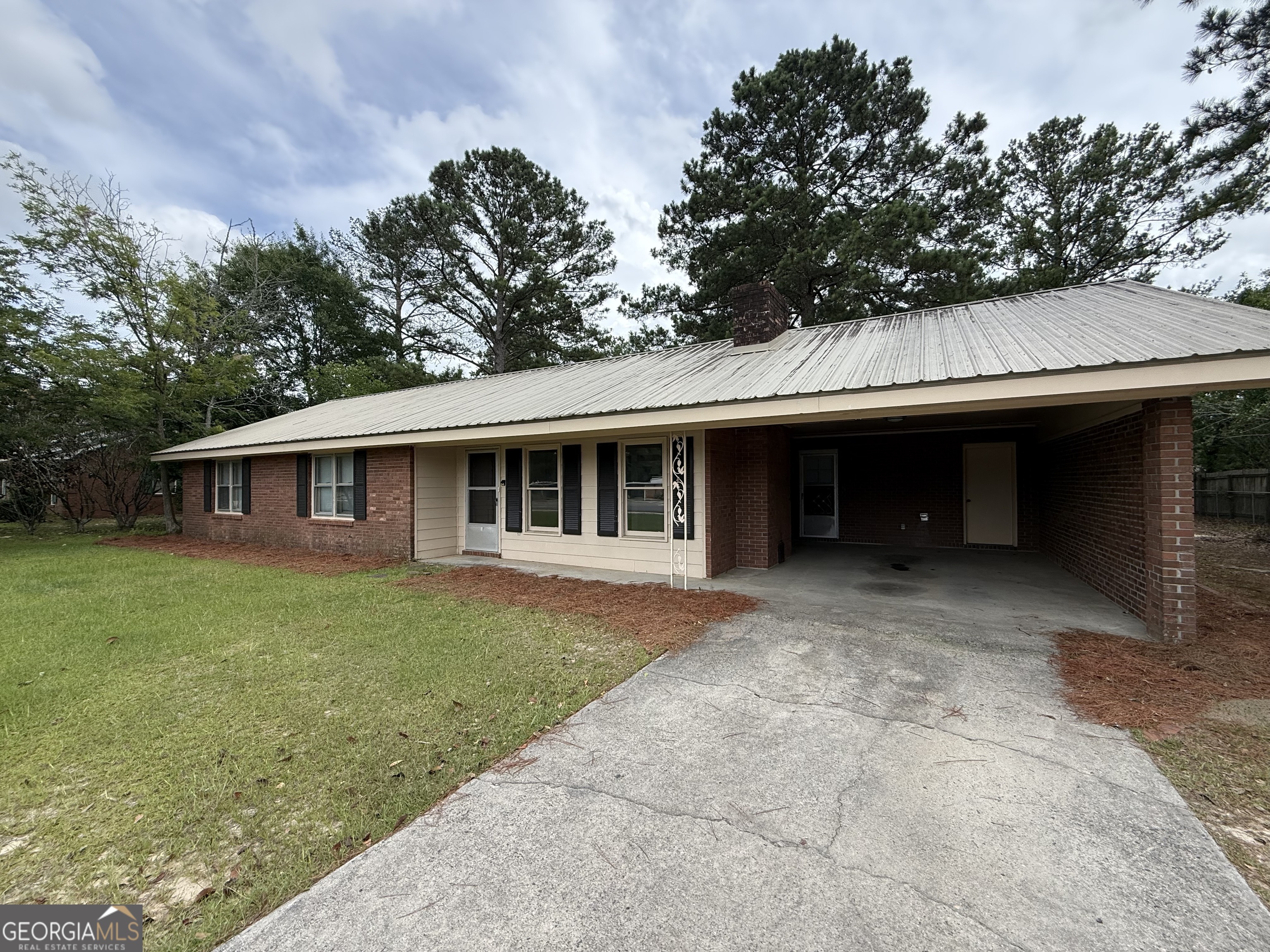 602 Hillcrest Parkway Property Photo 2