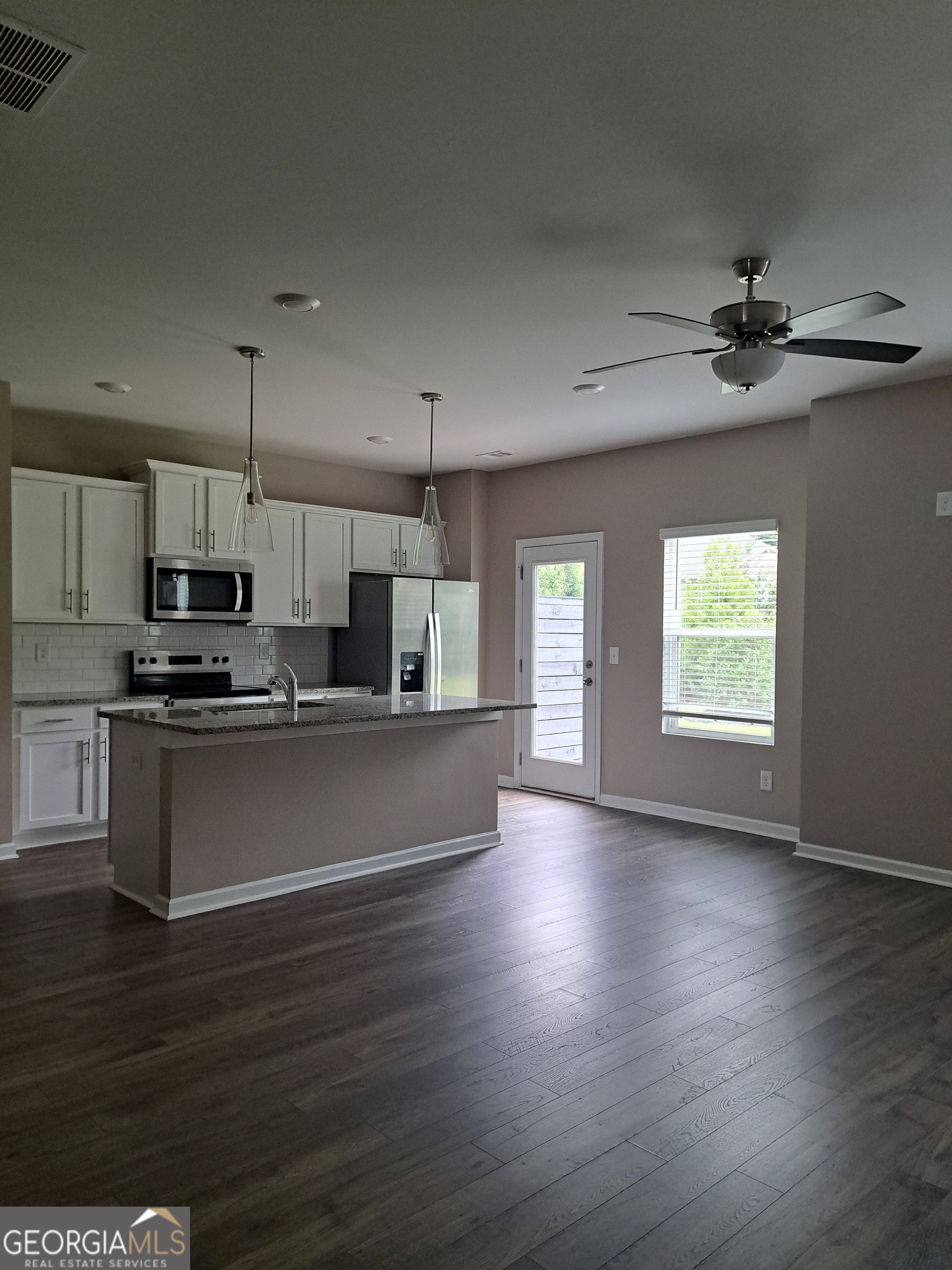 5583 Hislop Lane Property Photo 6