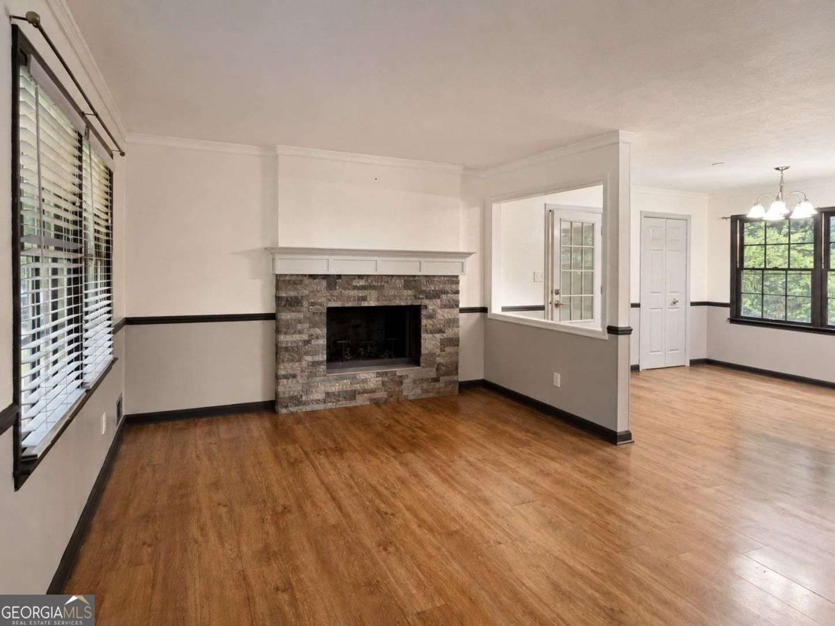 300 Robinson Drive Property Photo 2