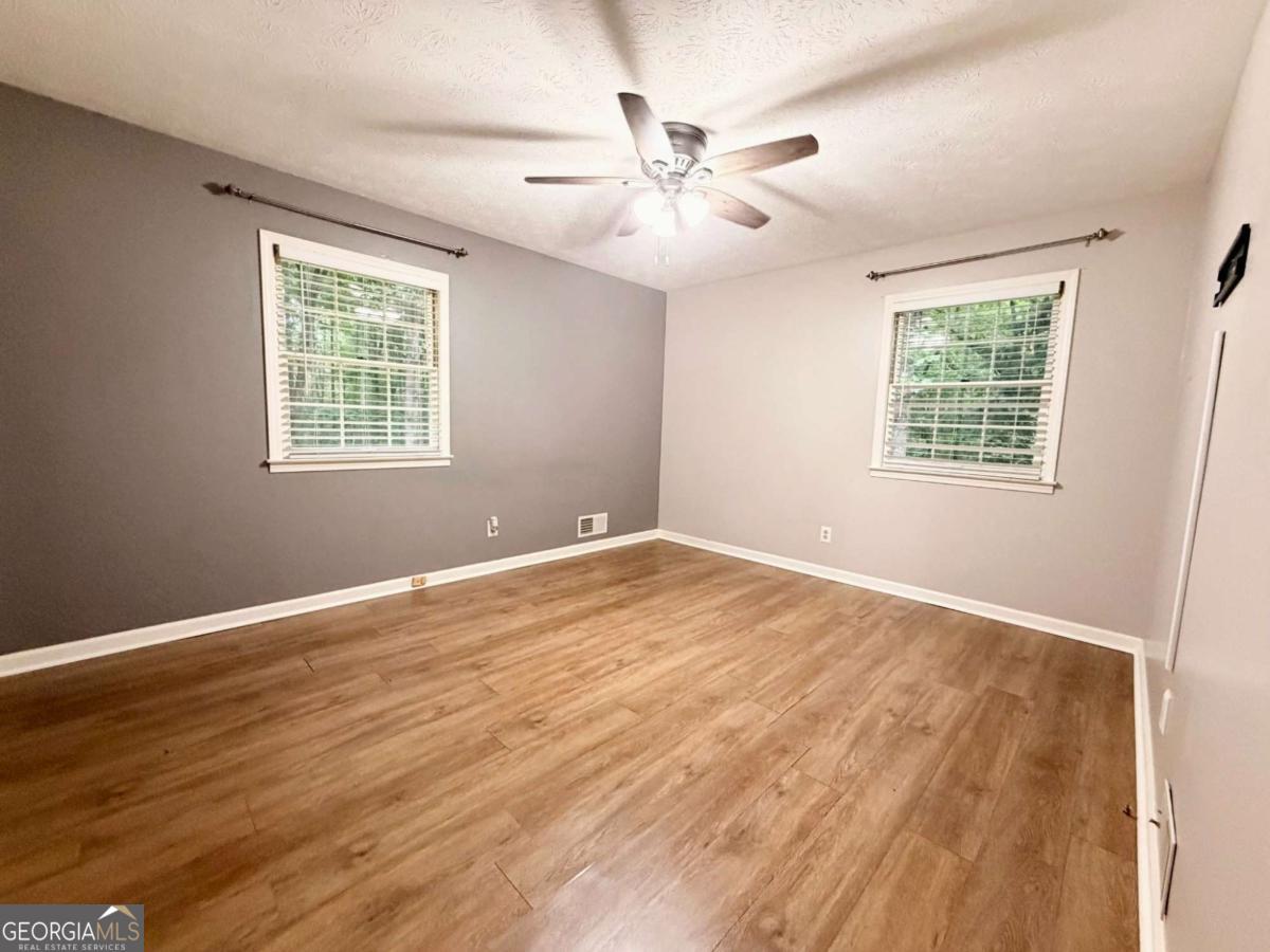 300 Robinson Drive Property Photo 9
