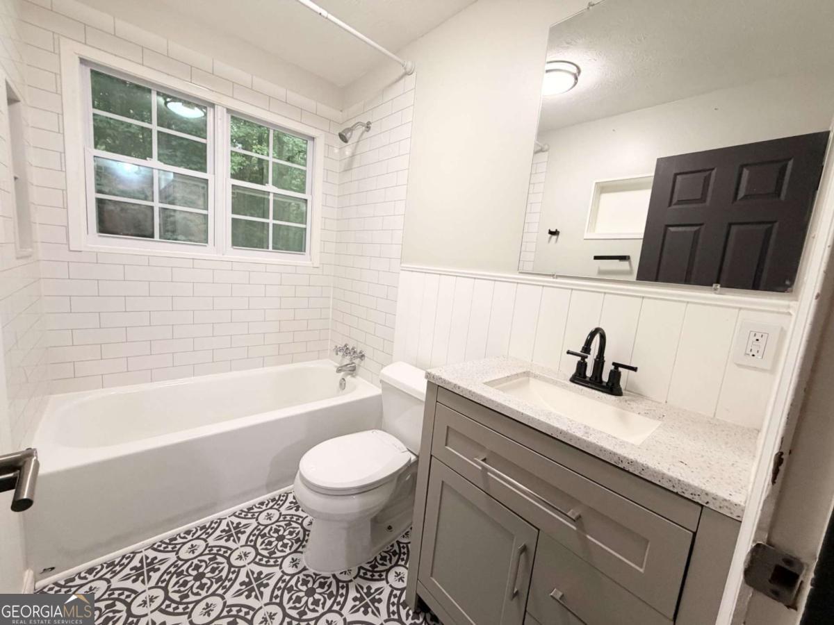 300 Robinson Drive Property Photo 16