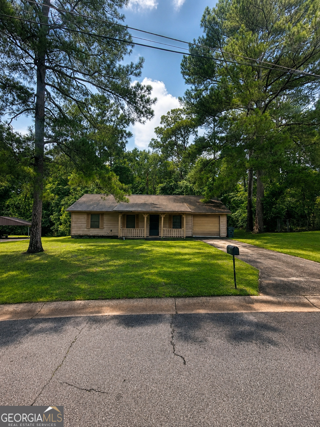 1031 King Circle Property Photo 1