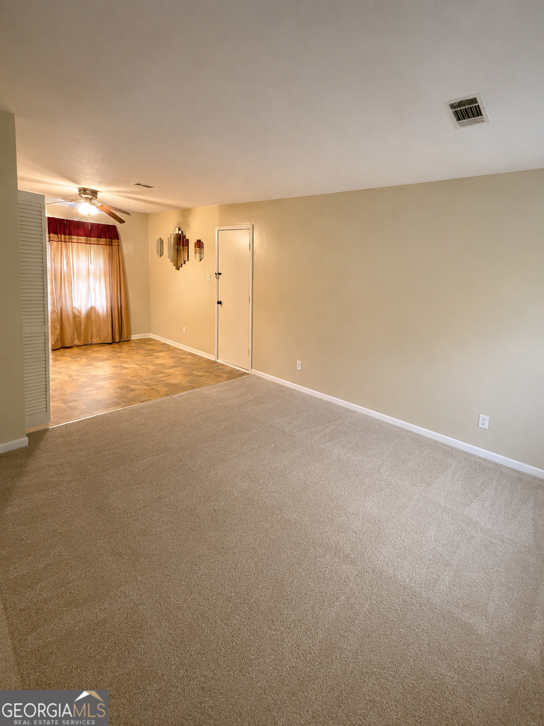 1031 King Circle Property Photo 2