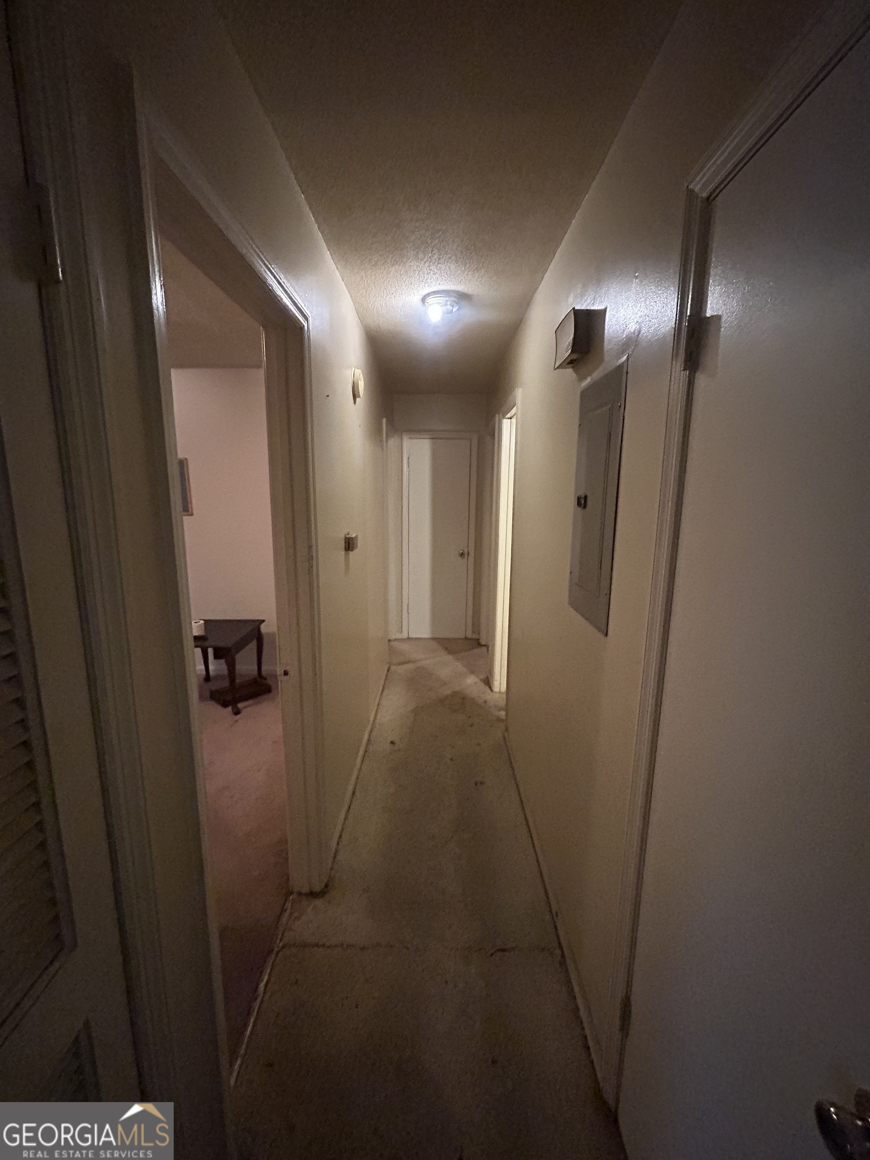 1031 King Circle Property Photo 4