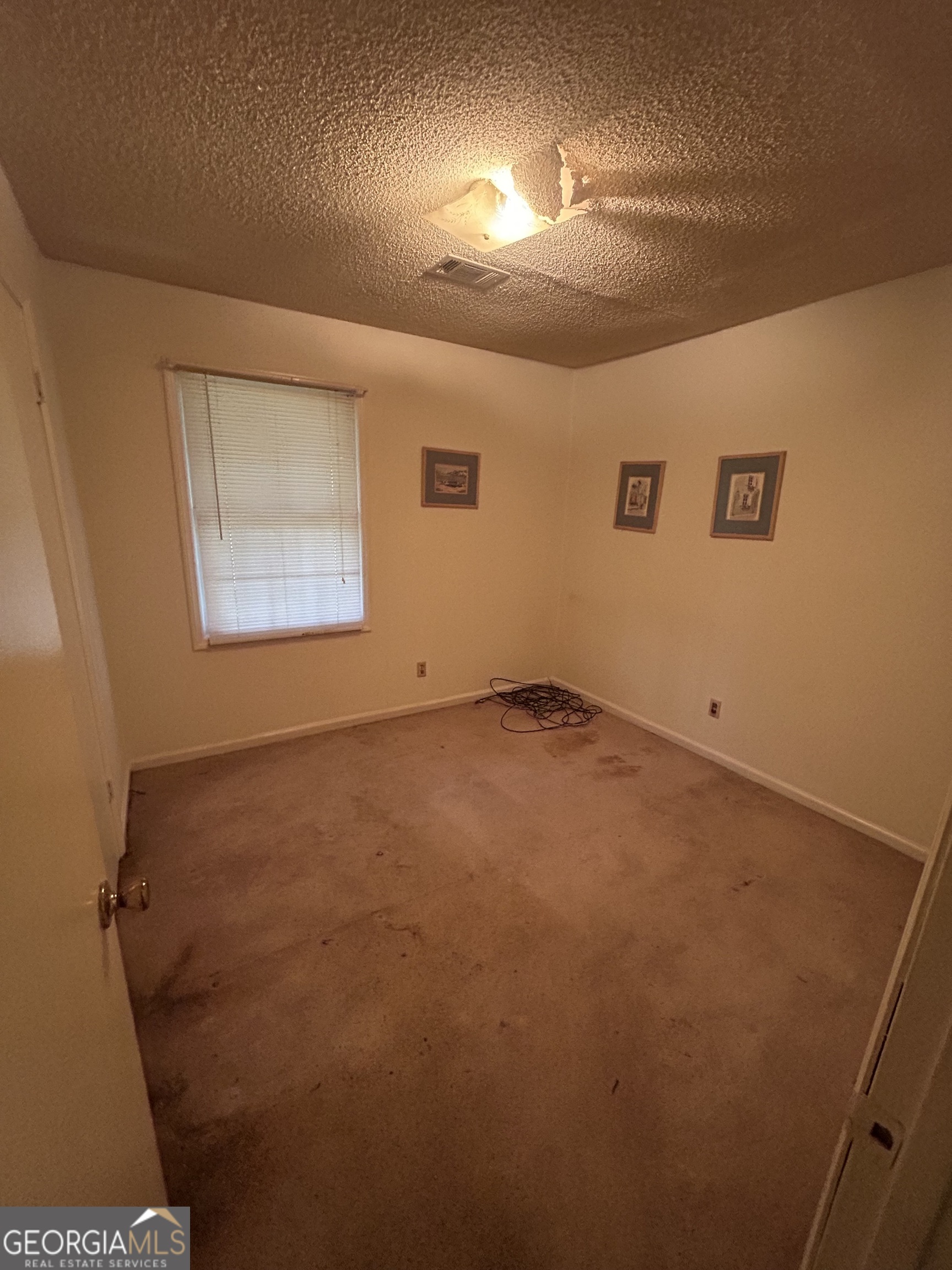 1031 King Circle Property Photo 5