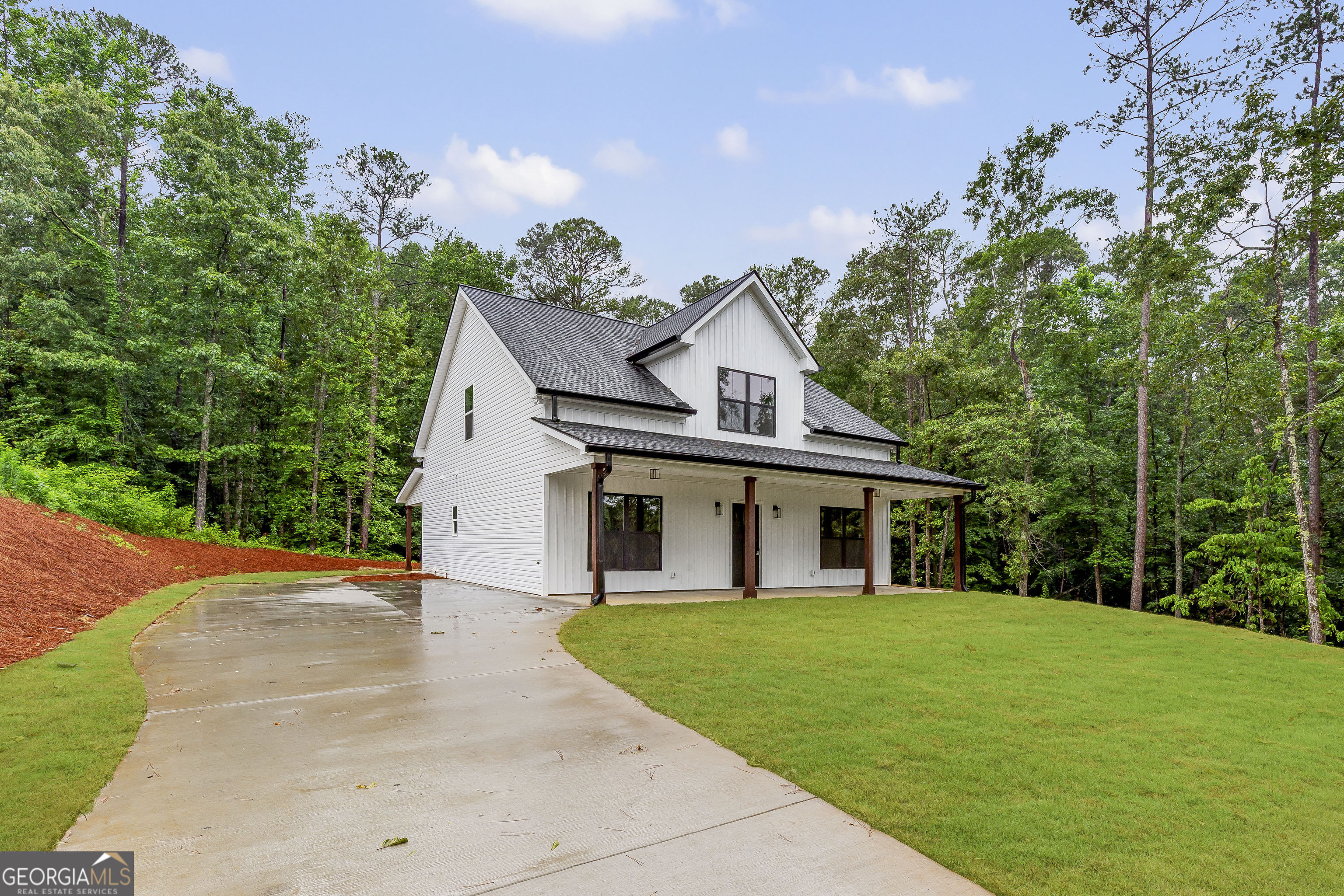 128 Creek Drive Property Photo 3