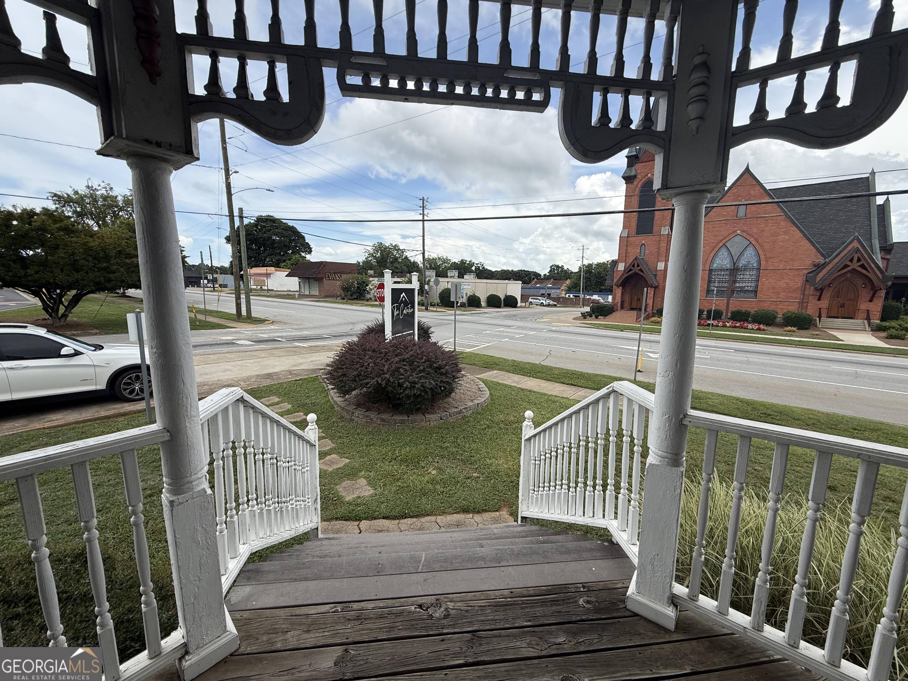 173 E Howell Street Property Photo 6