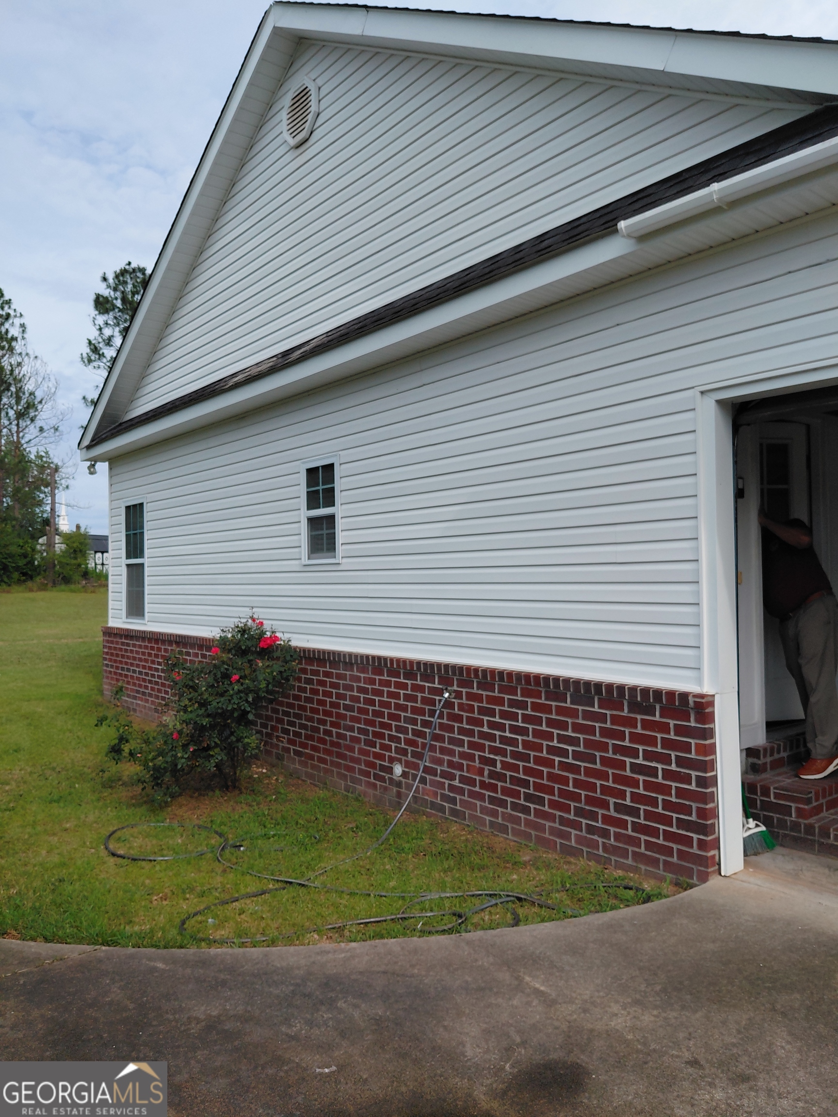 585 Live Oak Way Way Property Photo 4