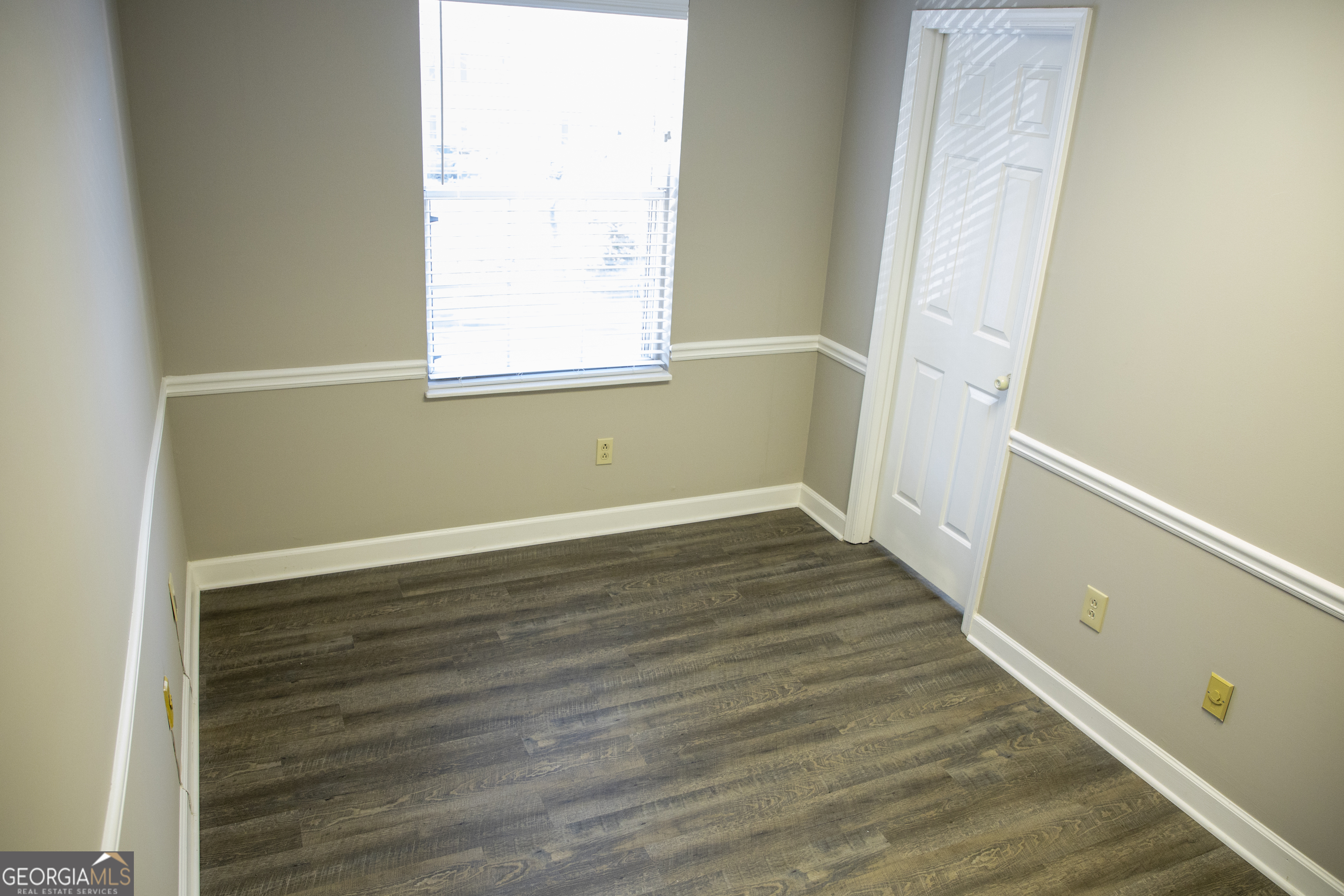 425 E Crossville Road Property Photo 8