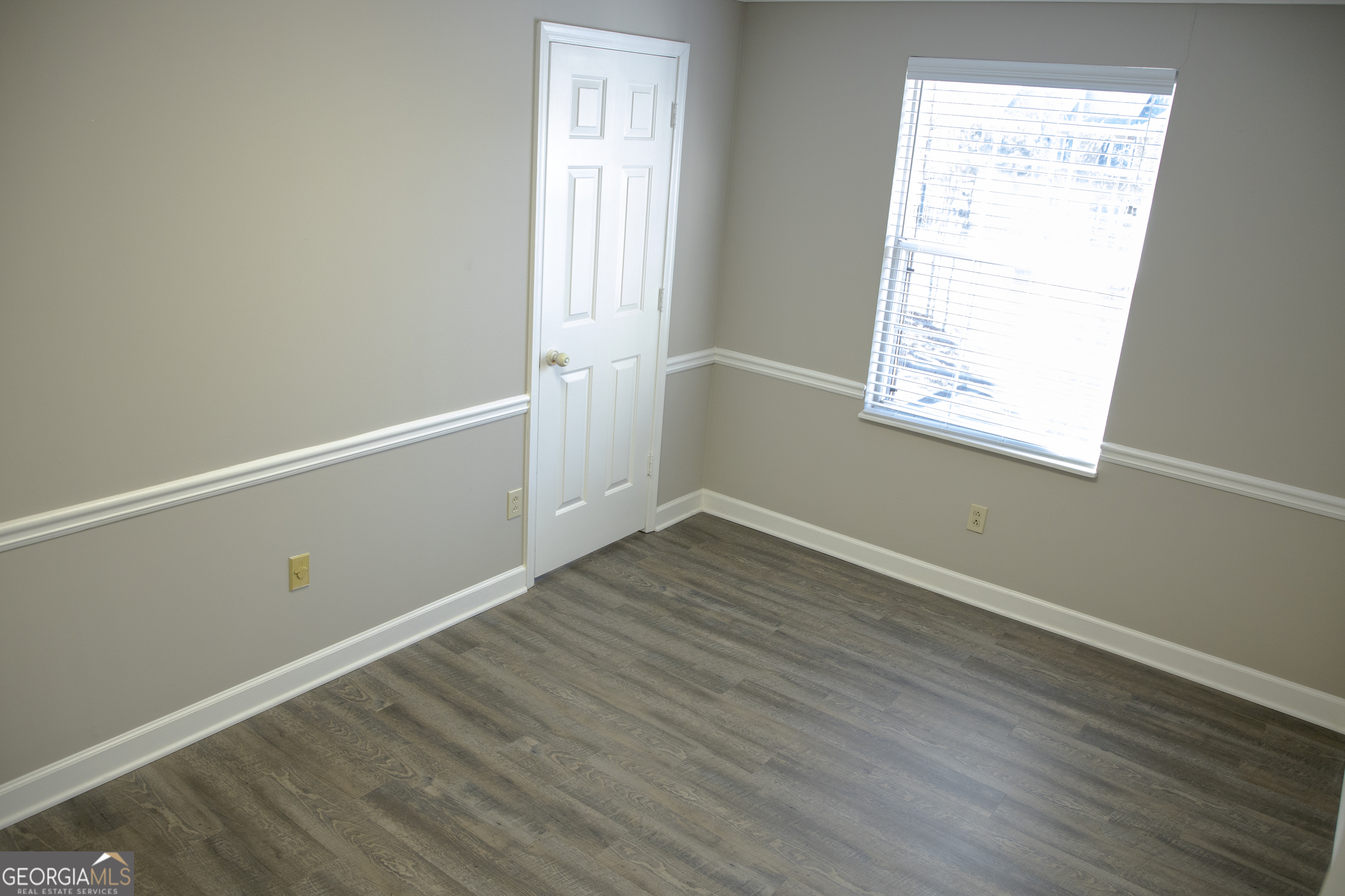 425 E Crossville Road Property Photo 10