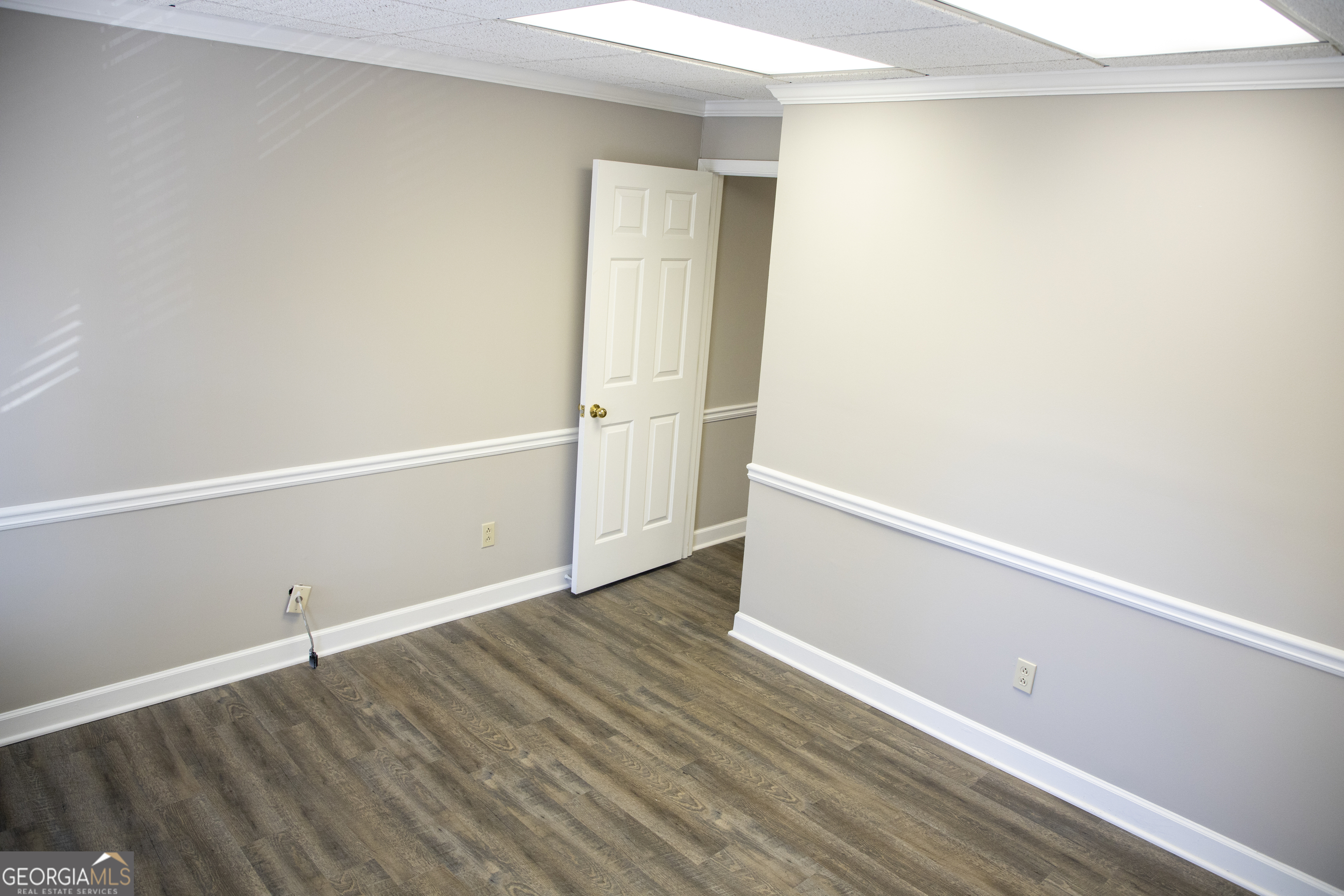425 E Crossville Road Property Photo 11