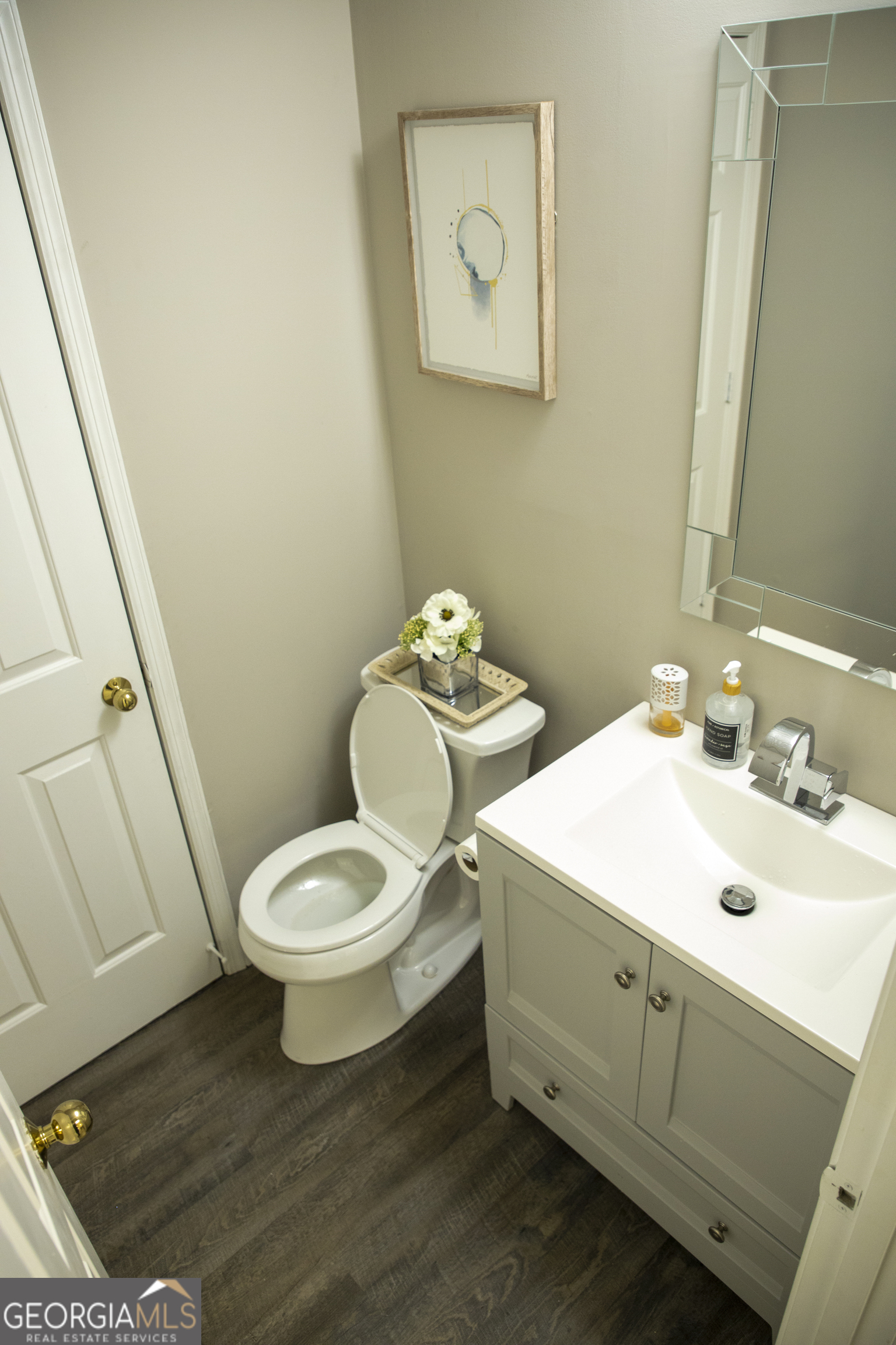 425 E Crossville Road Property Photo 14
