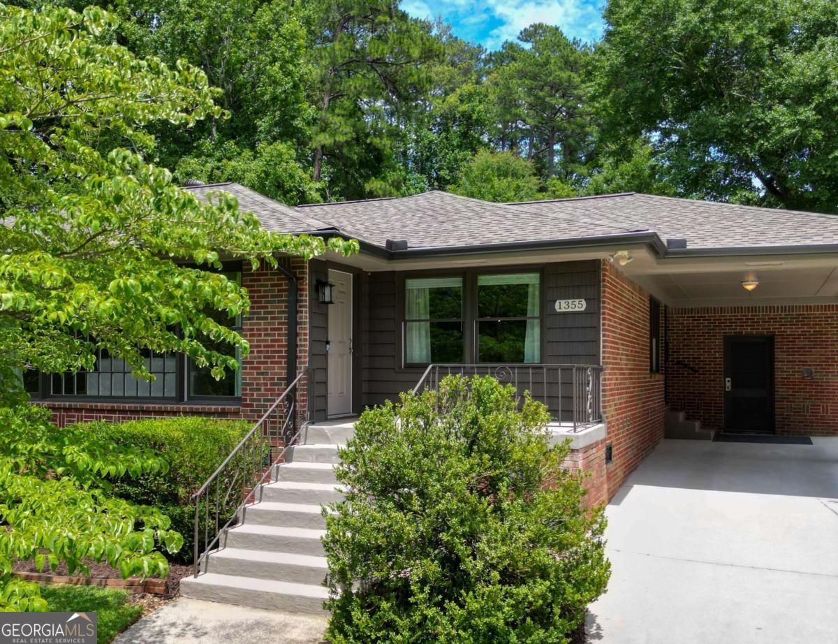 1355 Amanda Circle Property Photo 2