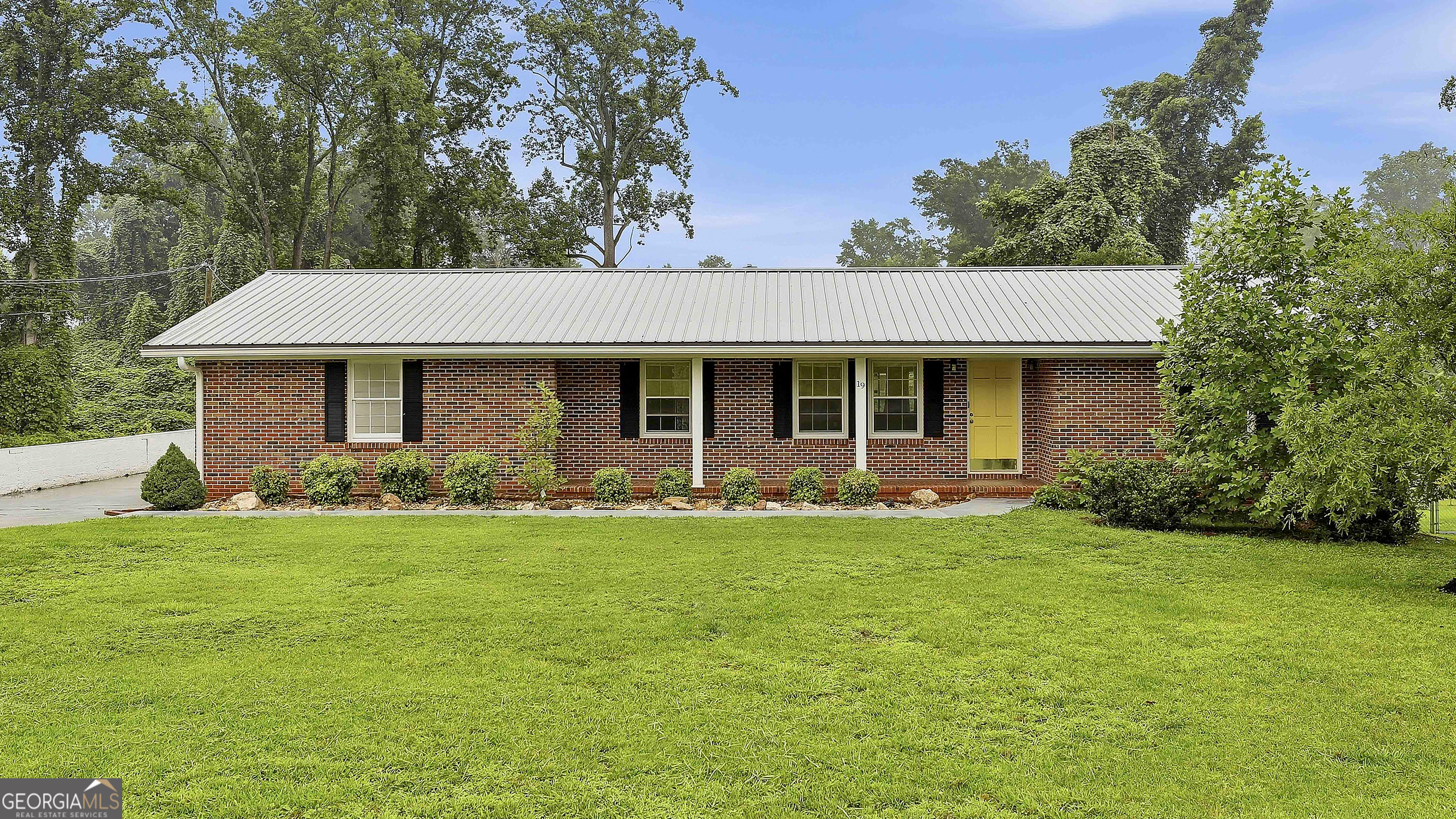 19 Colonial Drive Property Photo 1