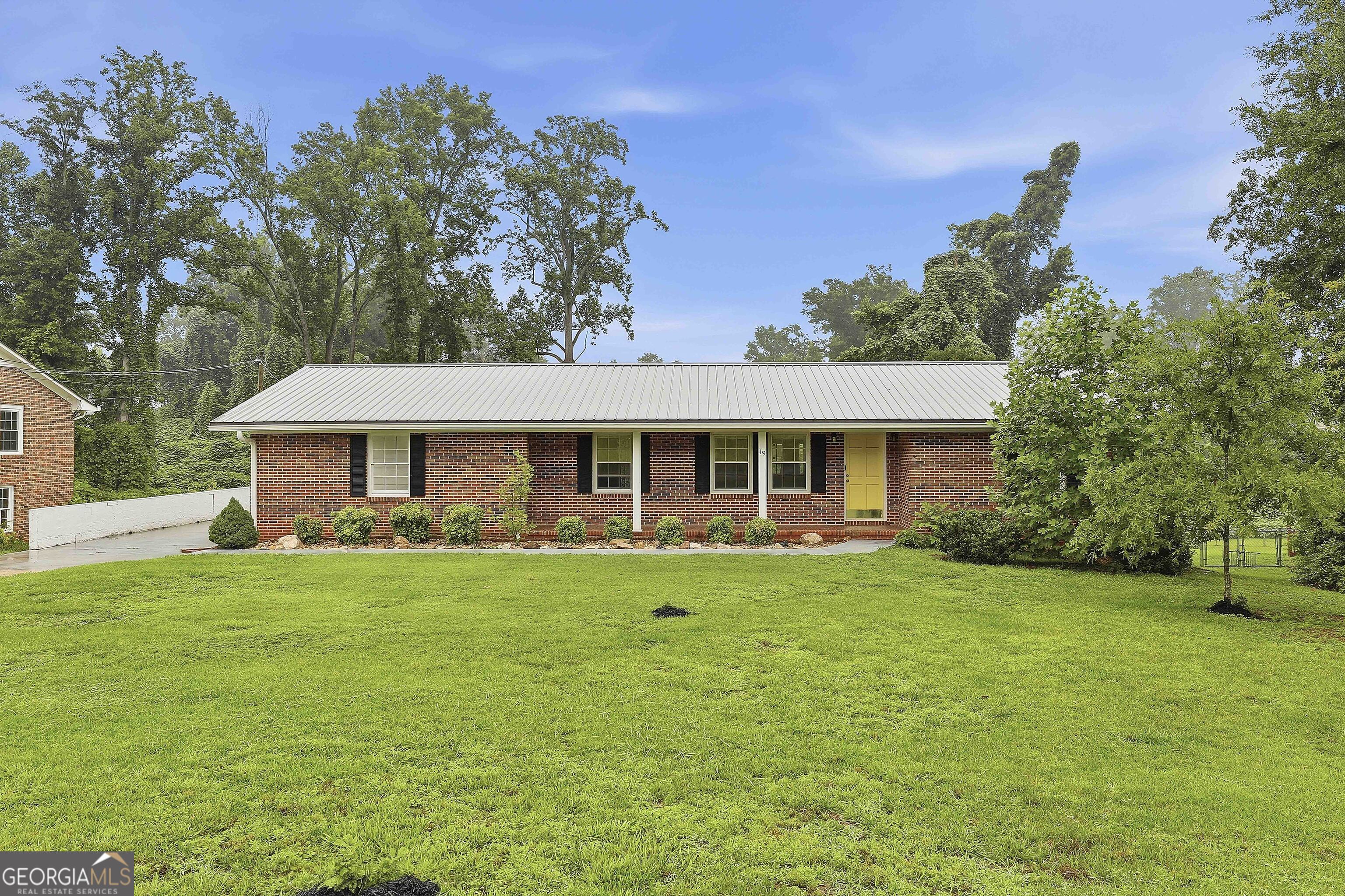 19 Colonial Drive Property Photo 3