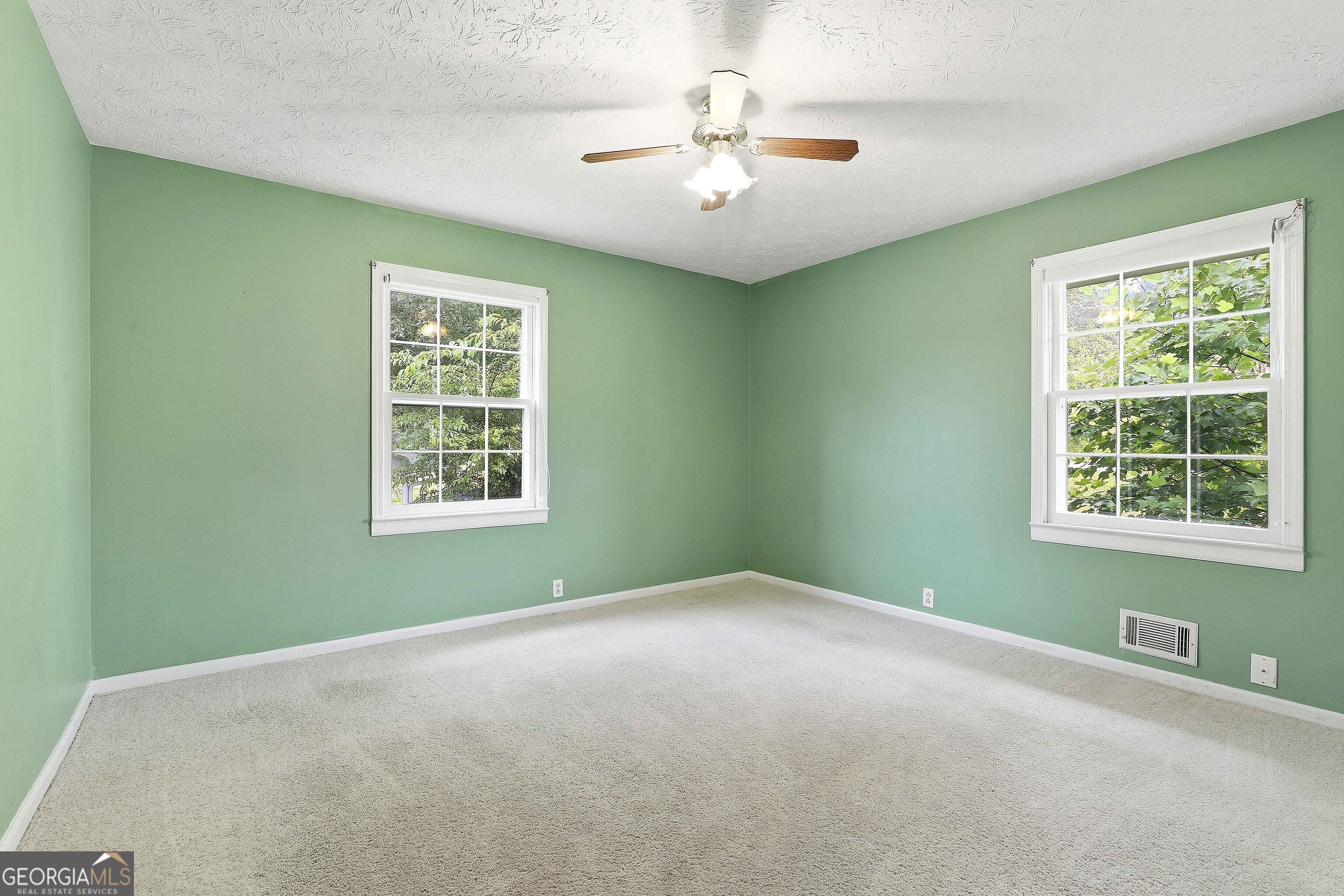 19 Colonial Drive Property Photo 23