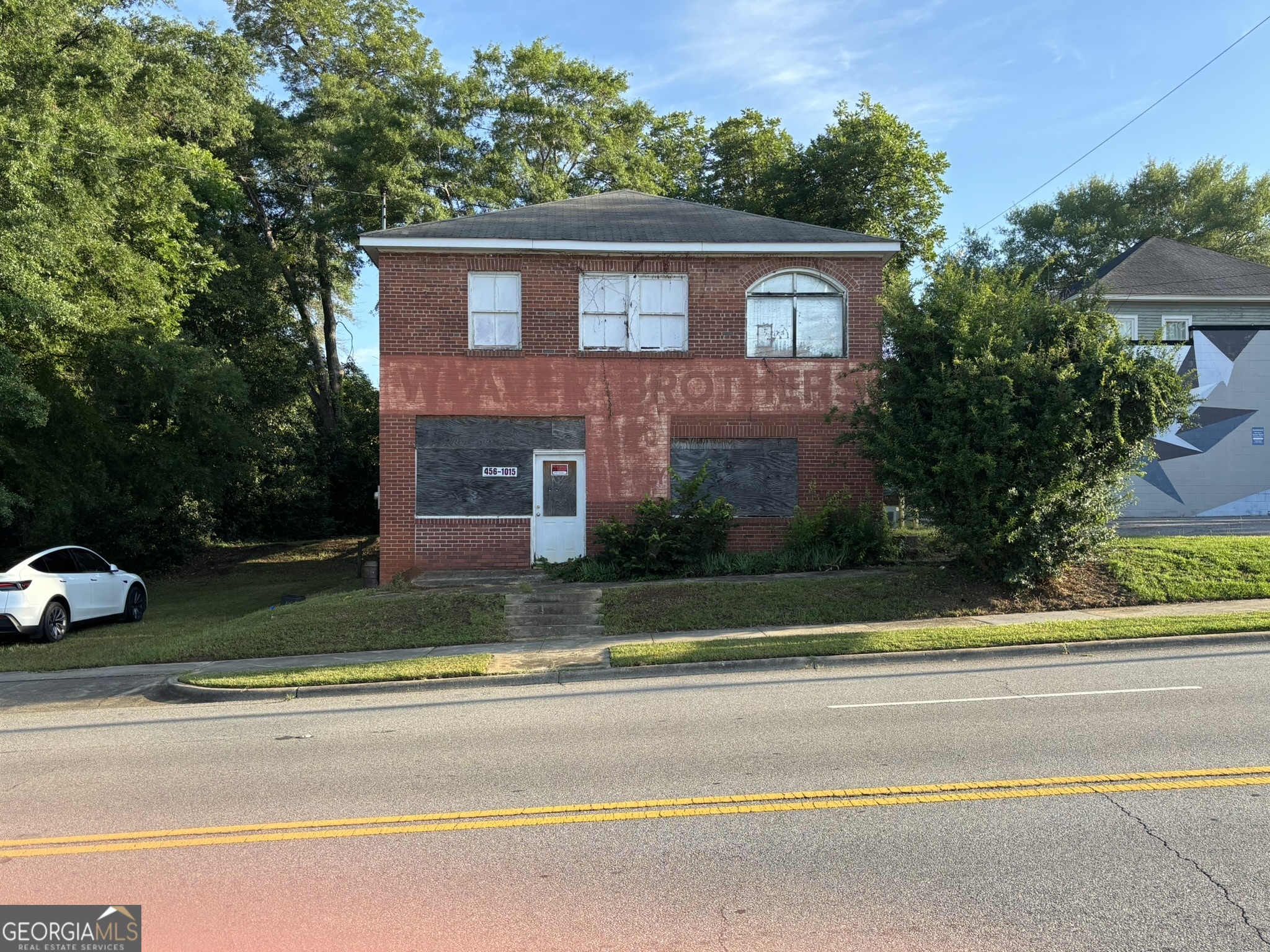 111 West Franklin Property Photo 1