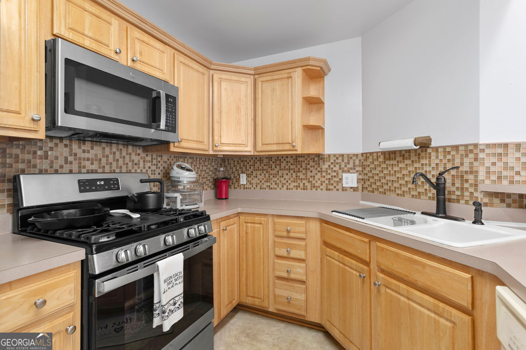 1395 Orchard Park Drive Property Photo 6
