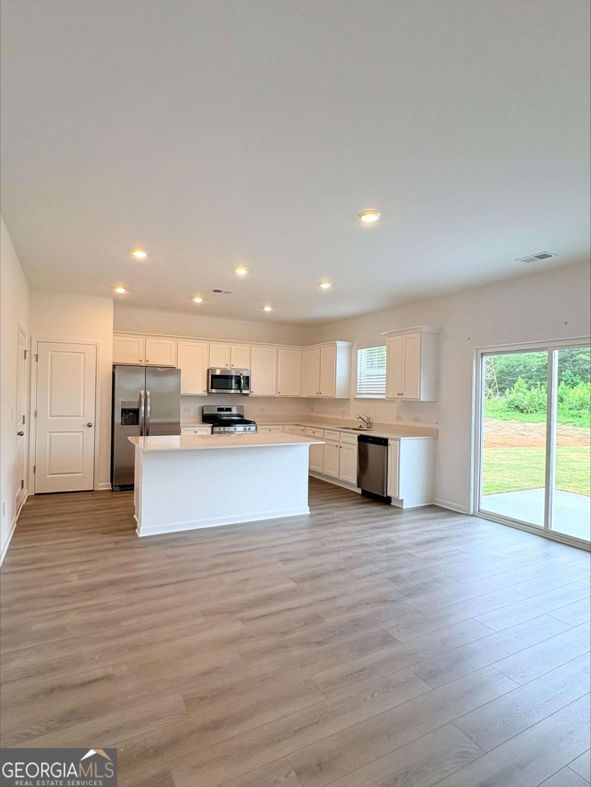 180 Hal Court Property Photo 4