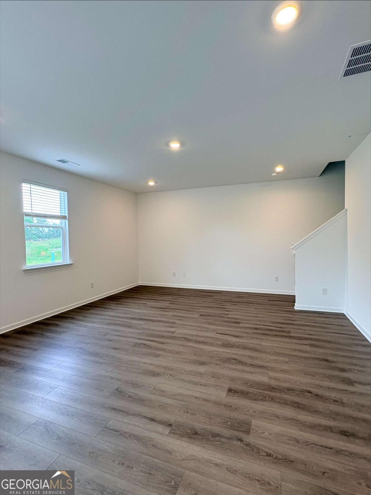 180 Hal Court Property Photo 6
