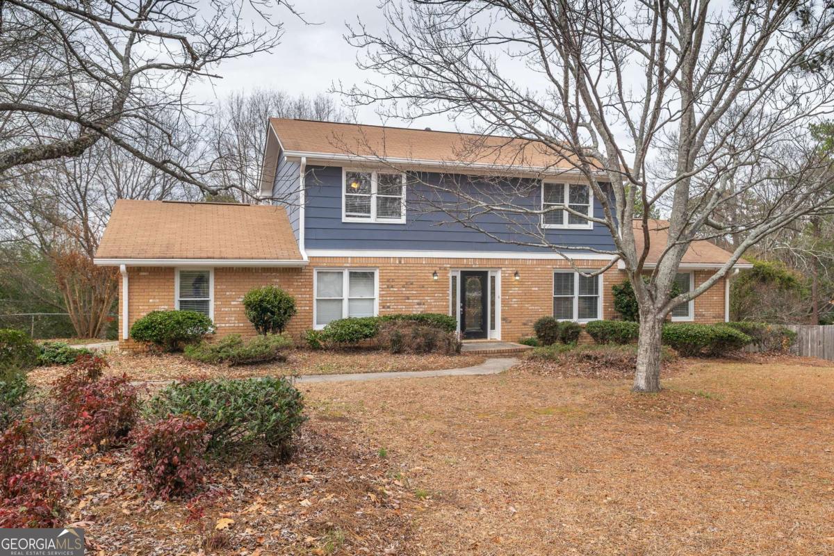 2037 Englewood Way Property Photo 1