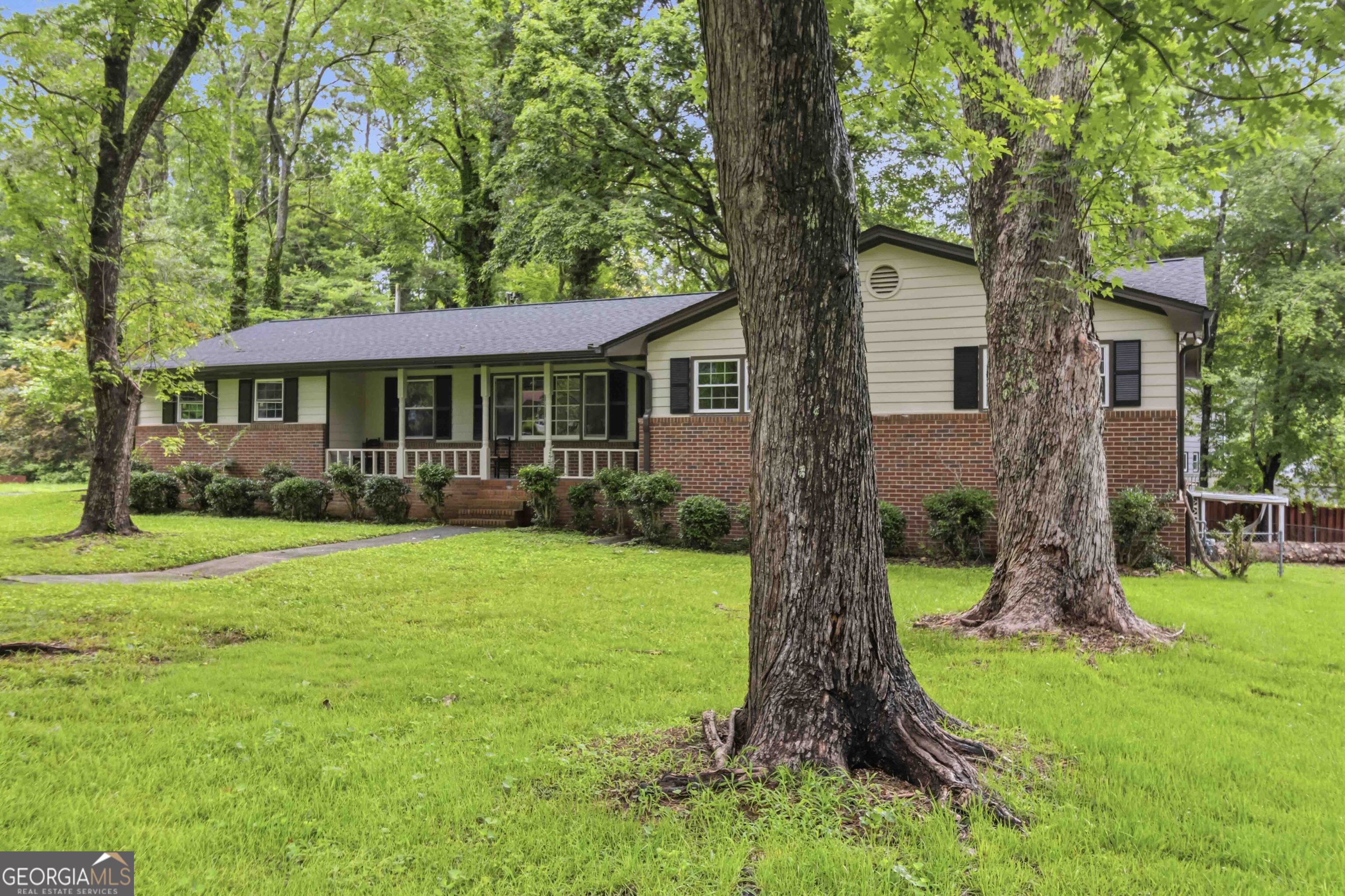 420 Creekview Court Property Photo 2