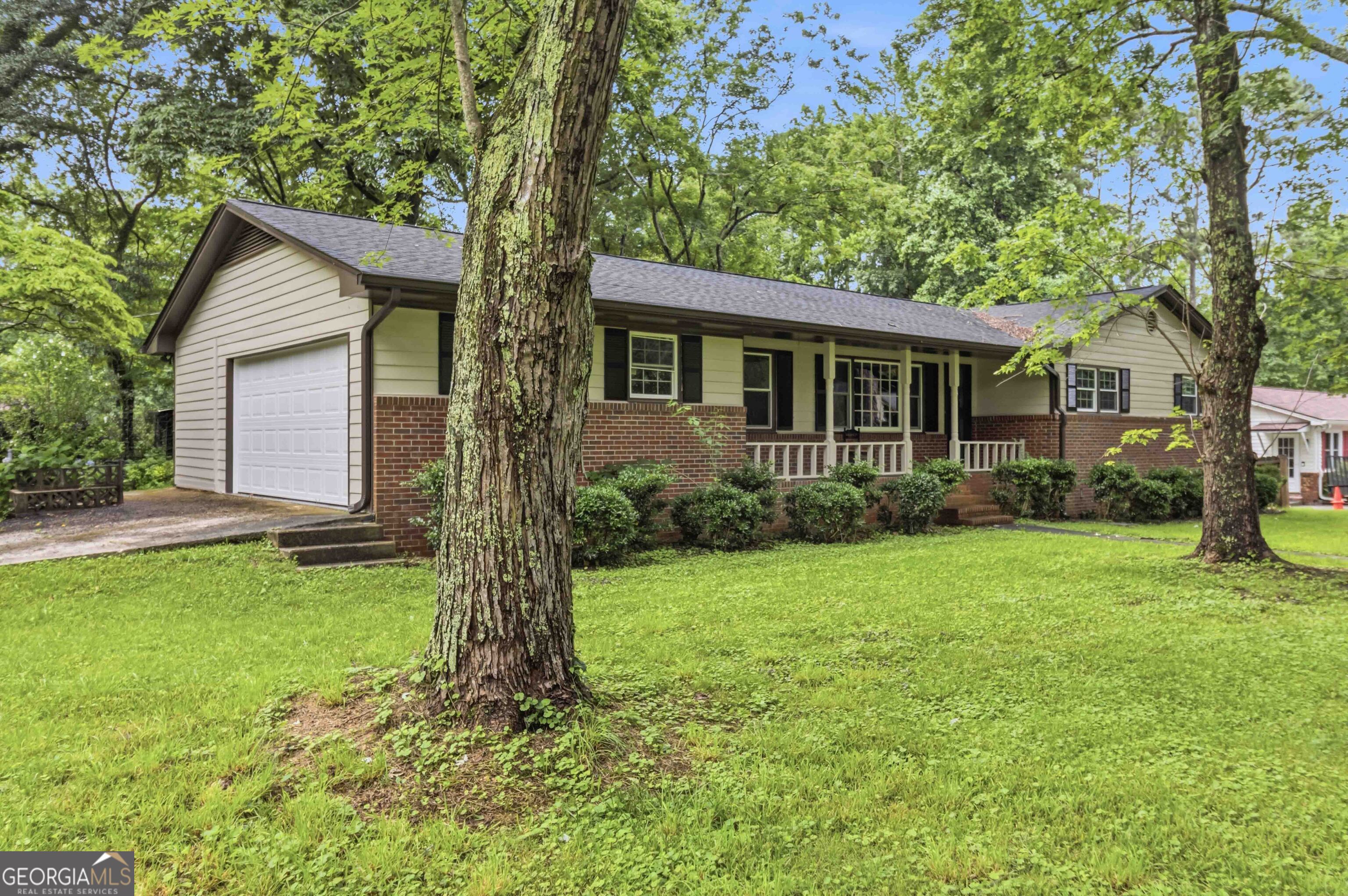 420 Creekview Court Property Photo 3