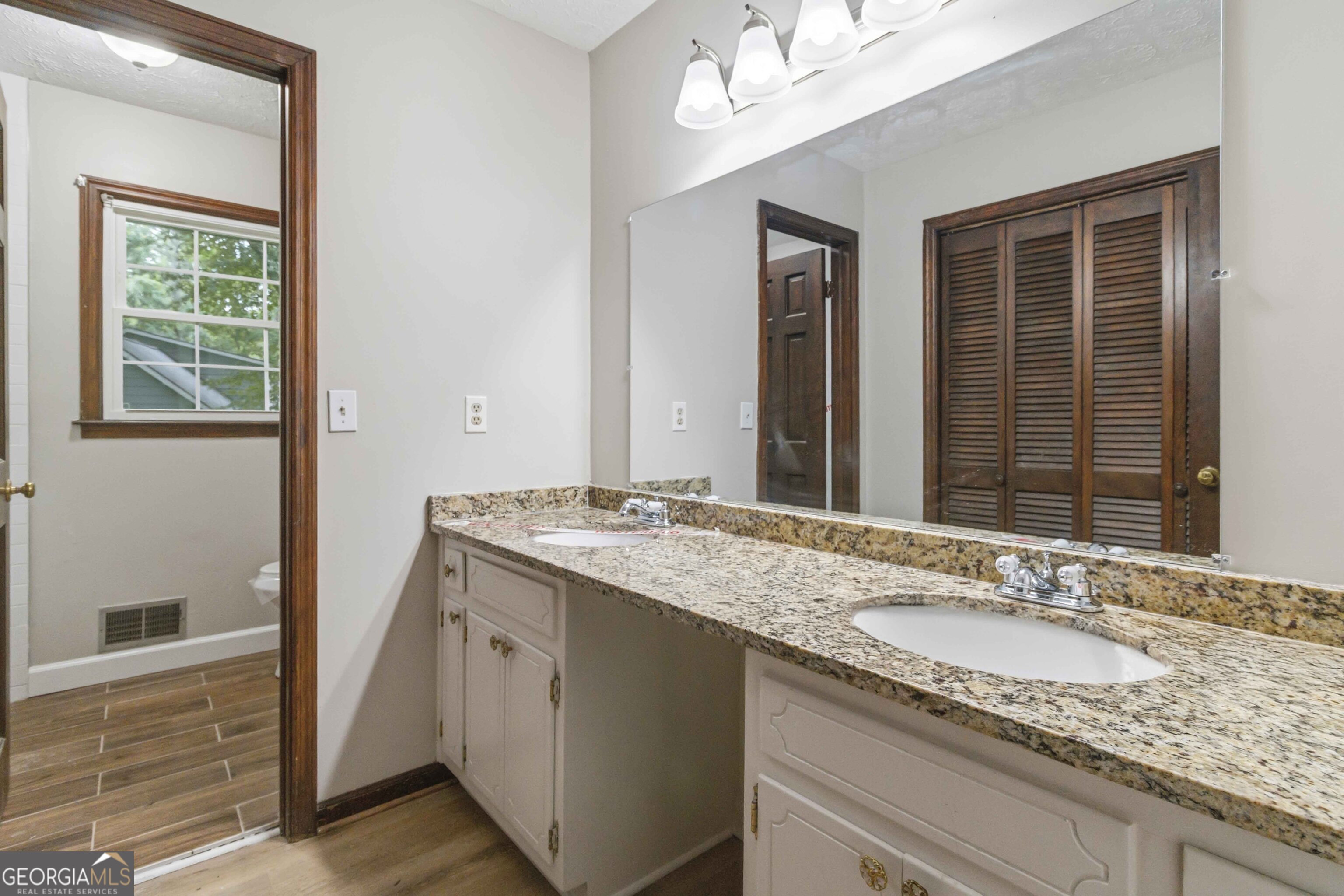 420 Creekview Court Property Photo 16