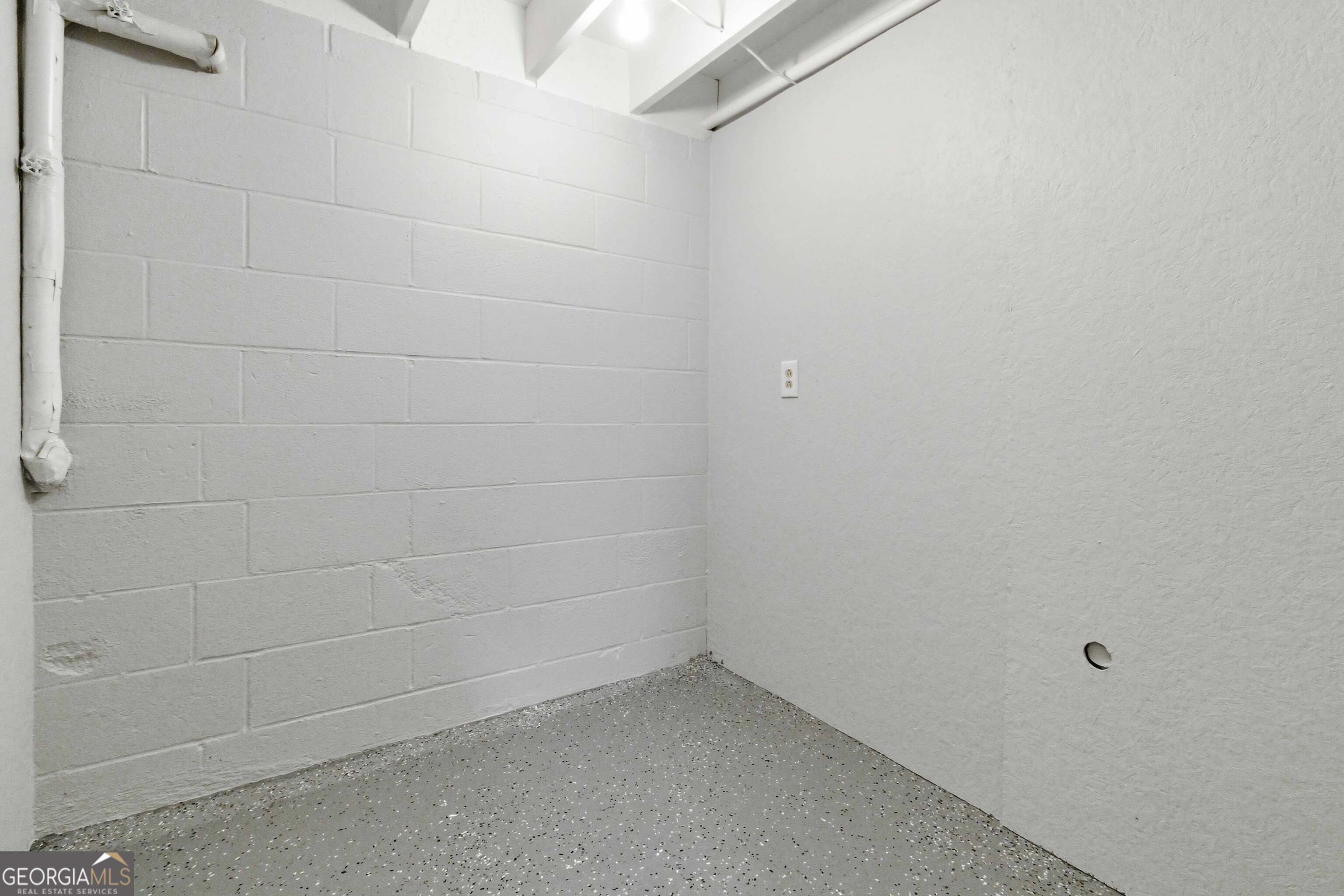 420 Creekview Court Property Photo 25