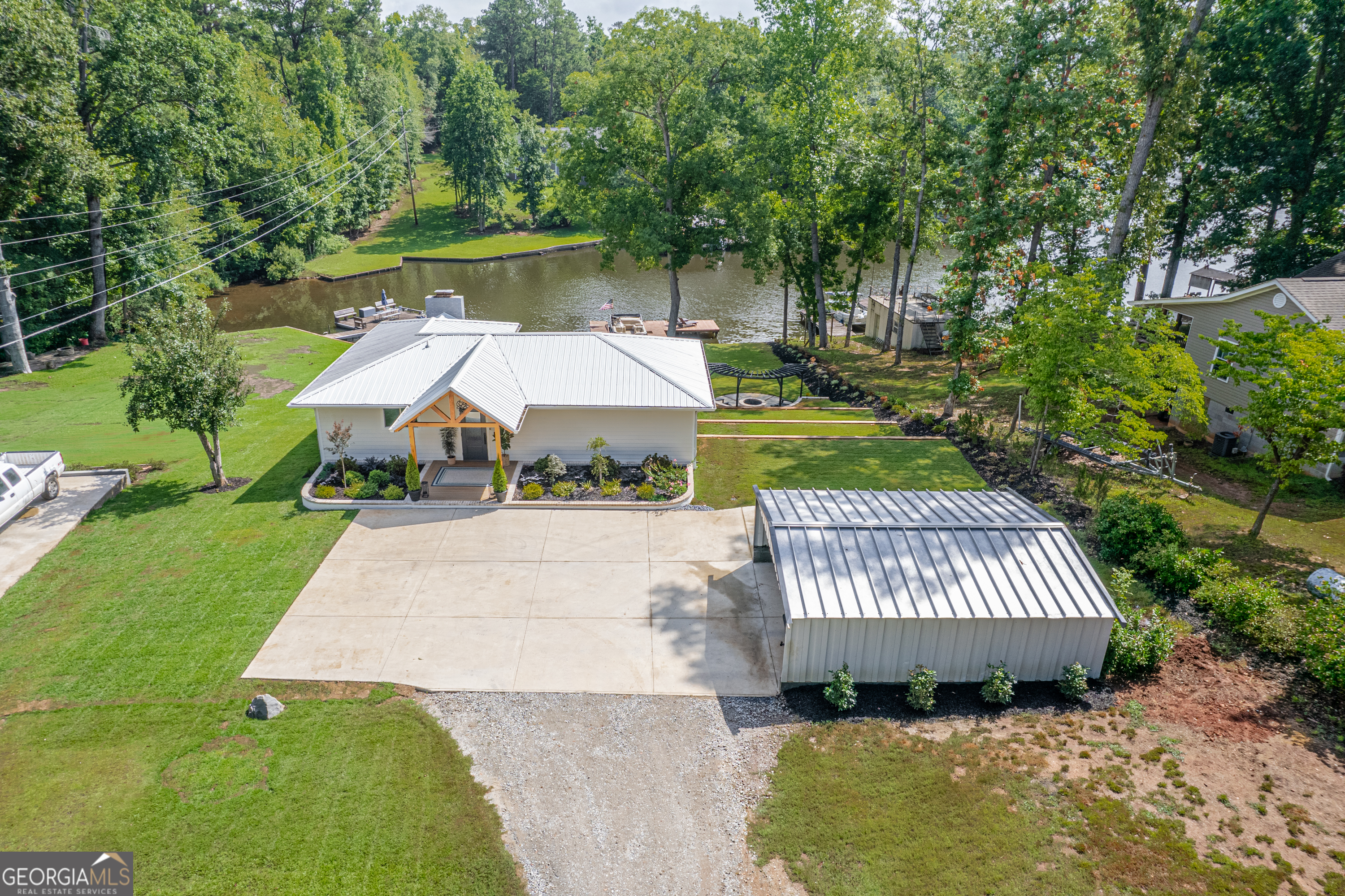 231 Thomas Drive Property Photo 1