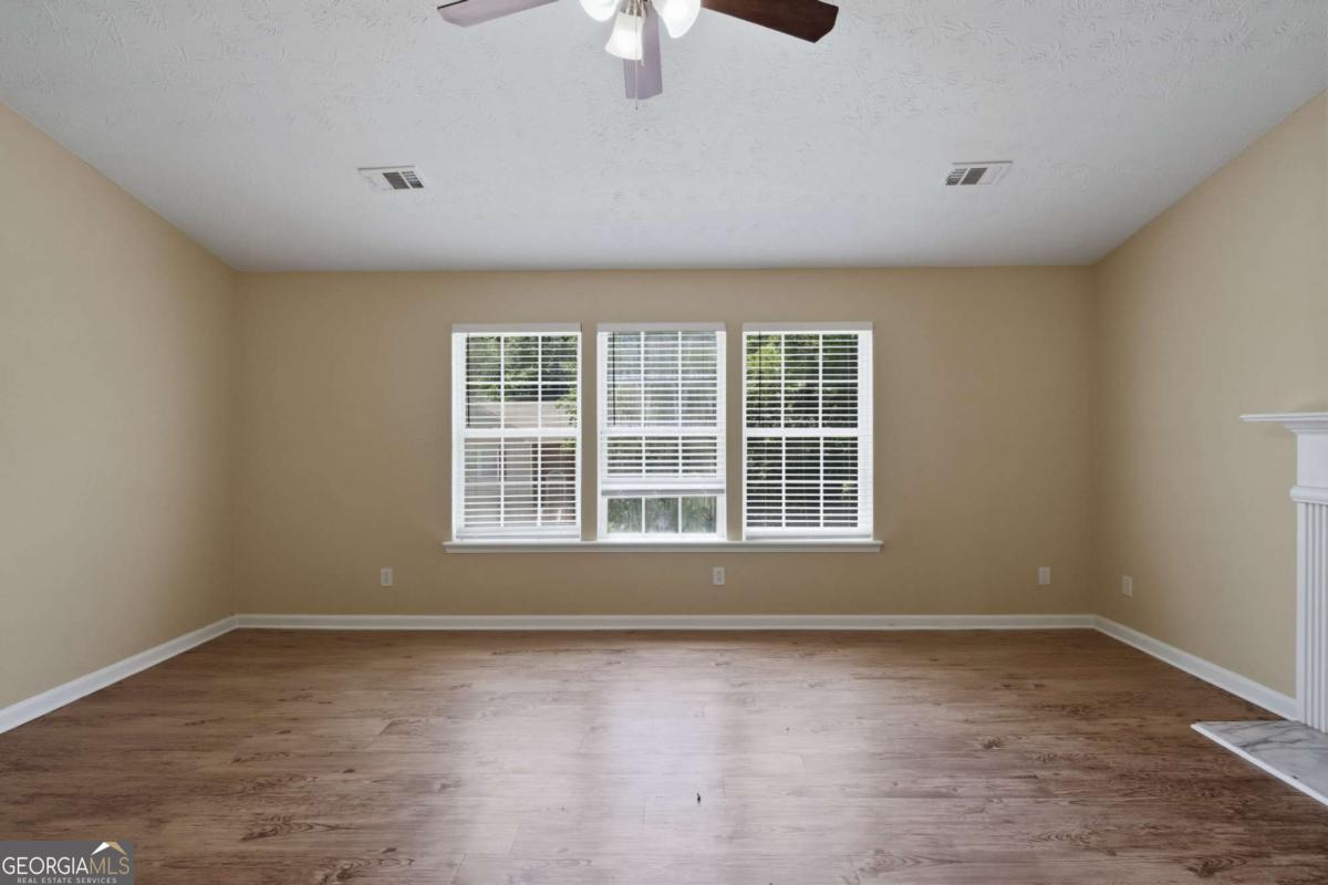 2378 Mills Bend Property Photo 4