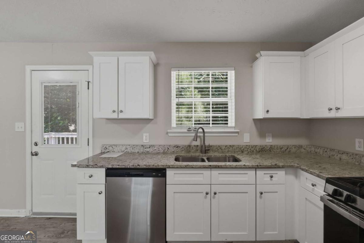 2378 Mills Bend Property Photo 5