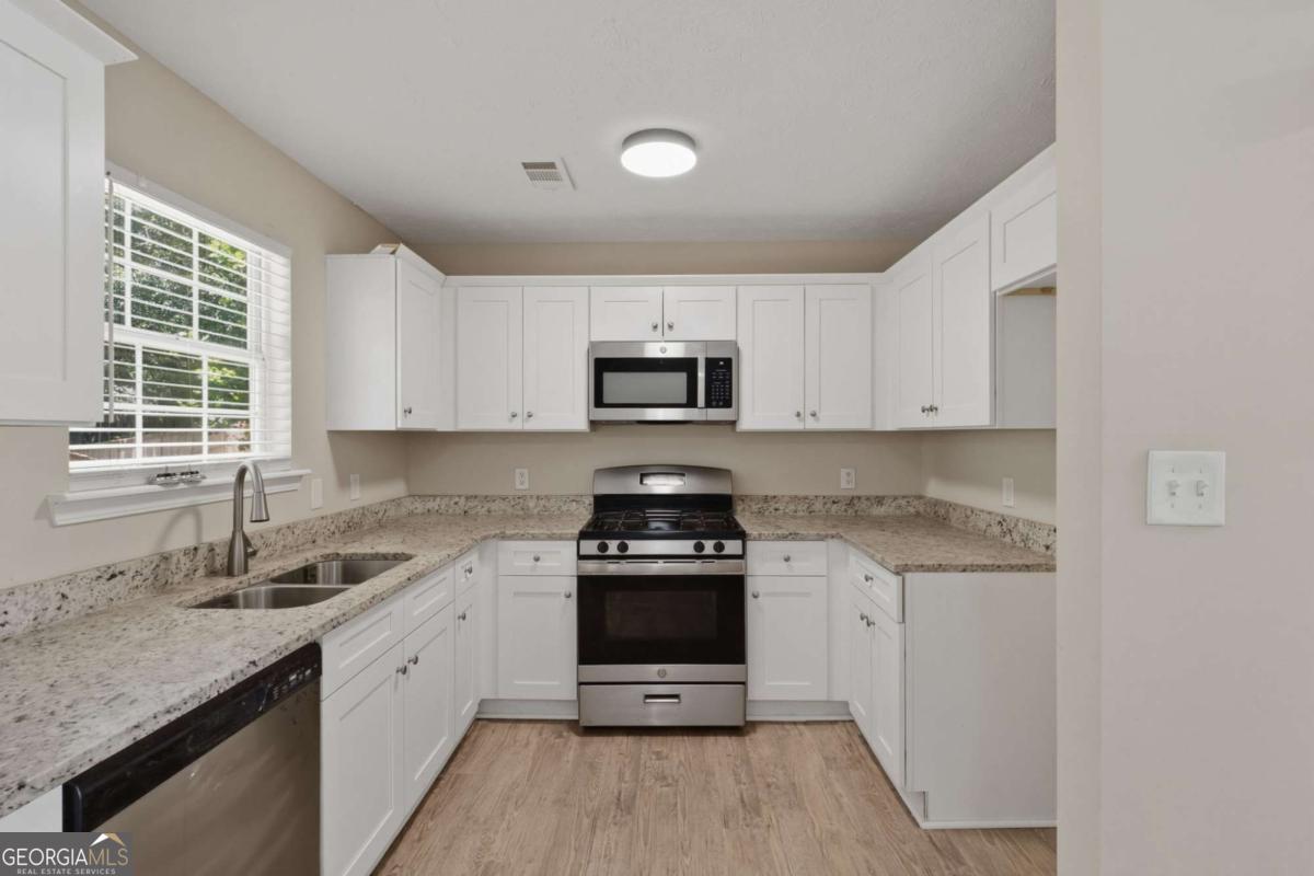 2378 Mills Bend Property Photo 6