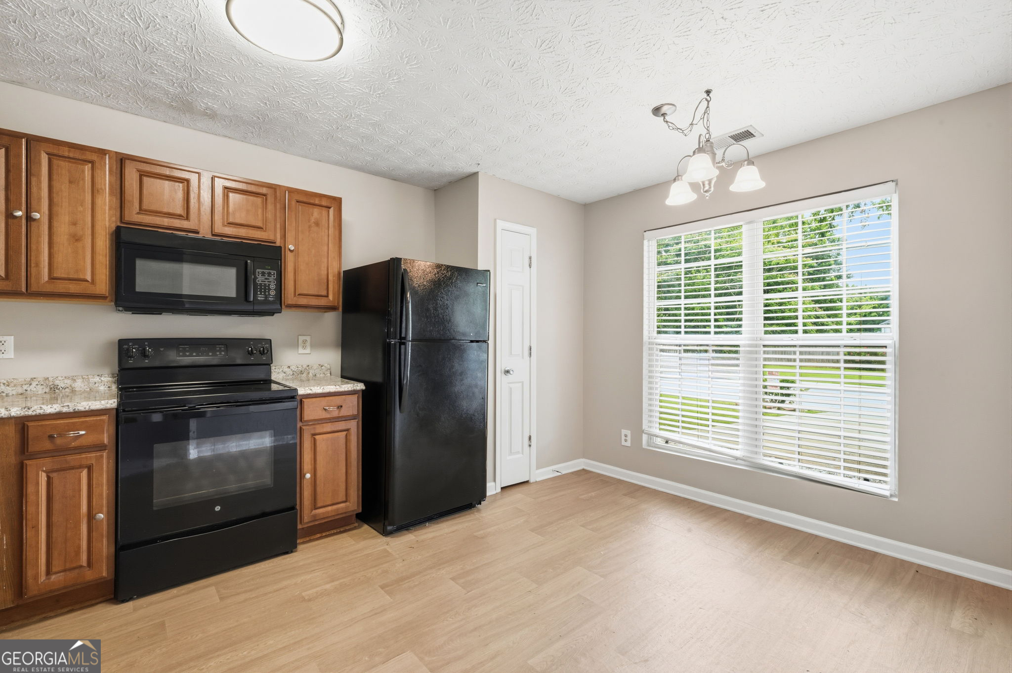 196 Meadowlark Place Property Photo 2