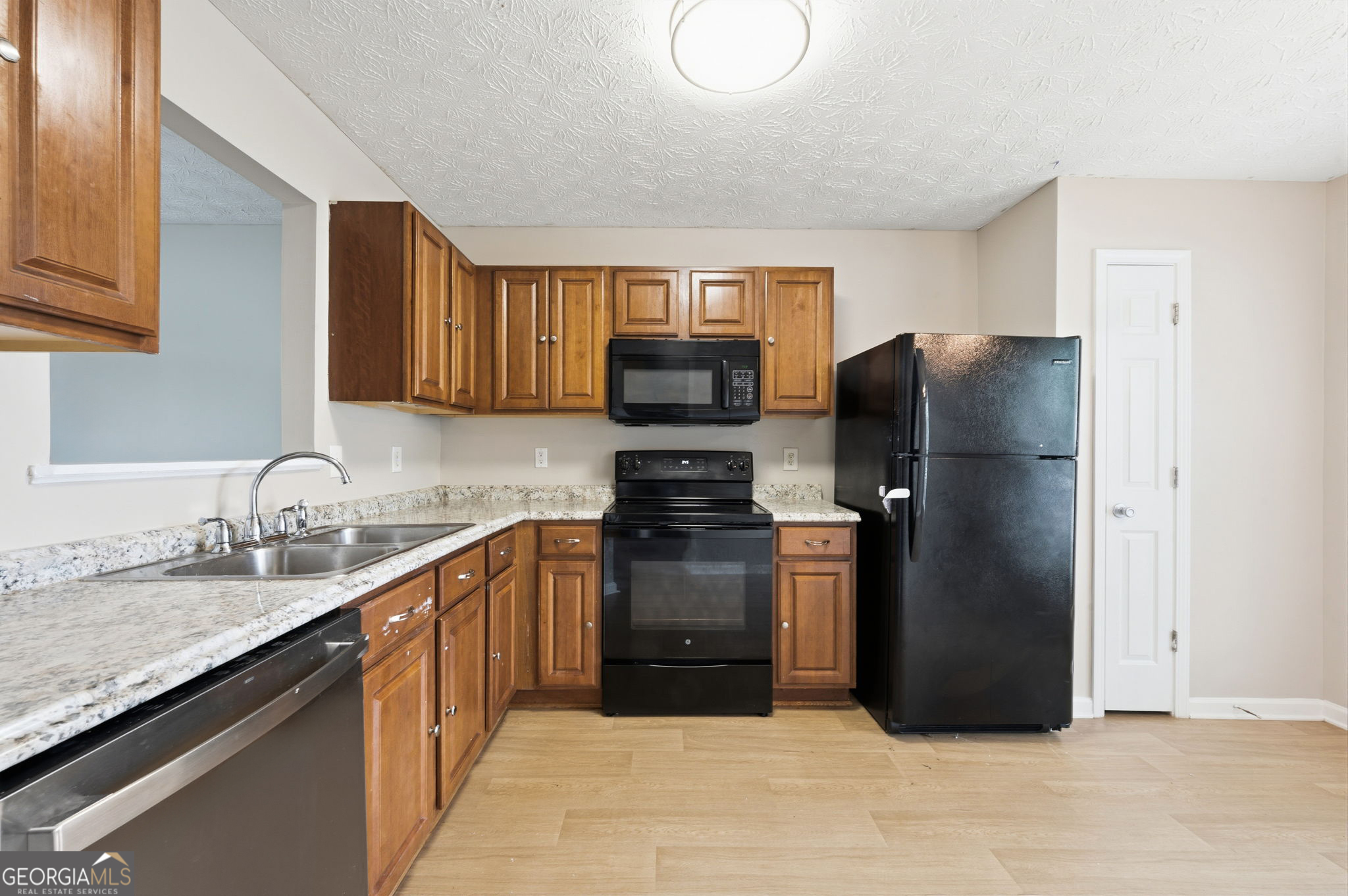 196 Meadowlark Place Property Photo 3