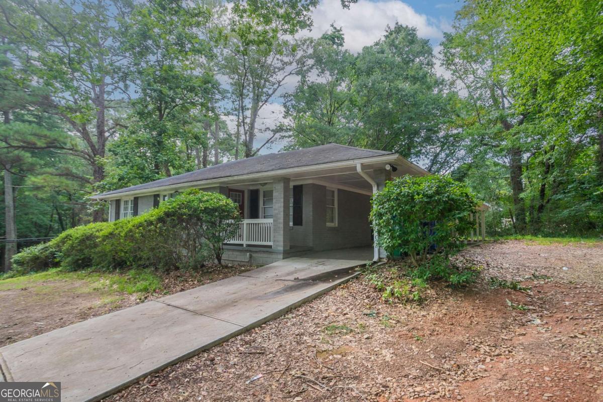 4696 Rockbridge Road Property Photo 3