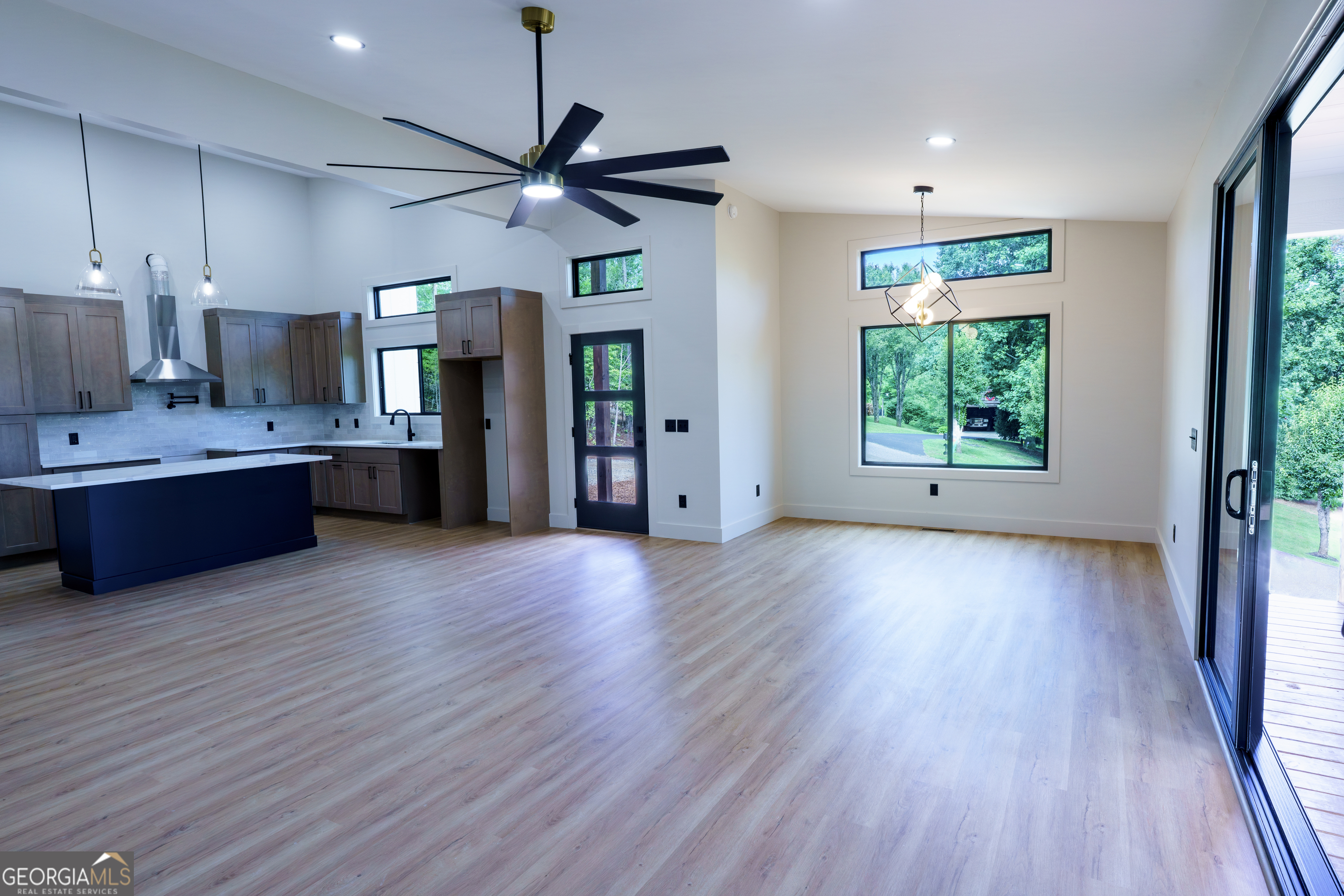 215 Brookhaven Drive Property Photo 9