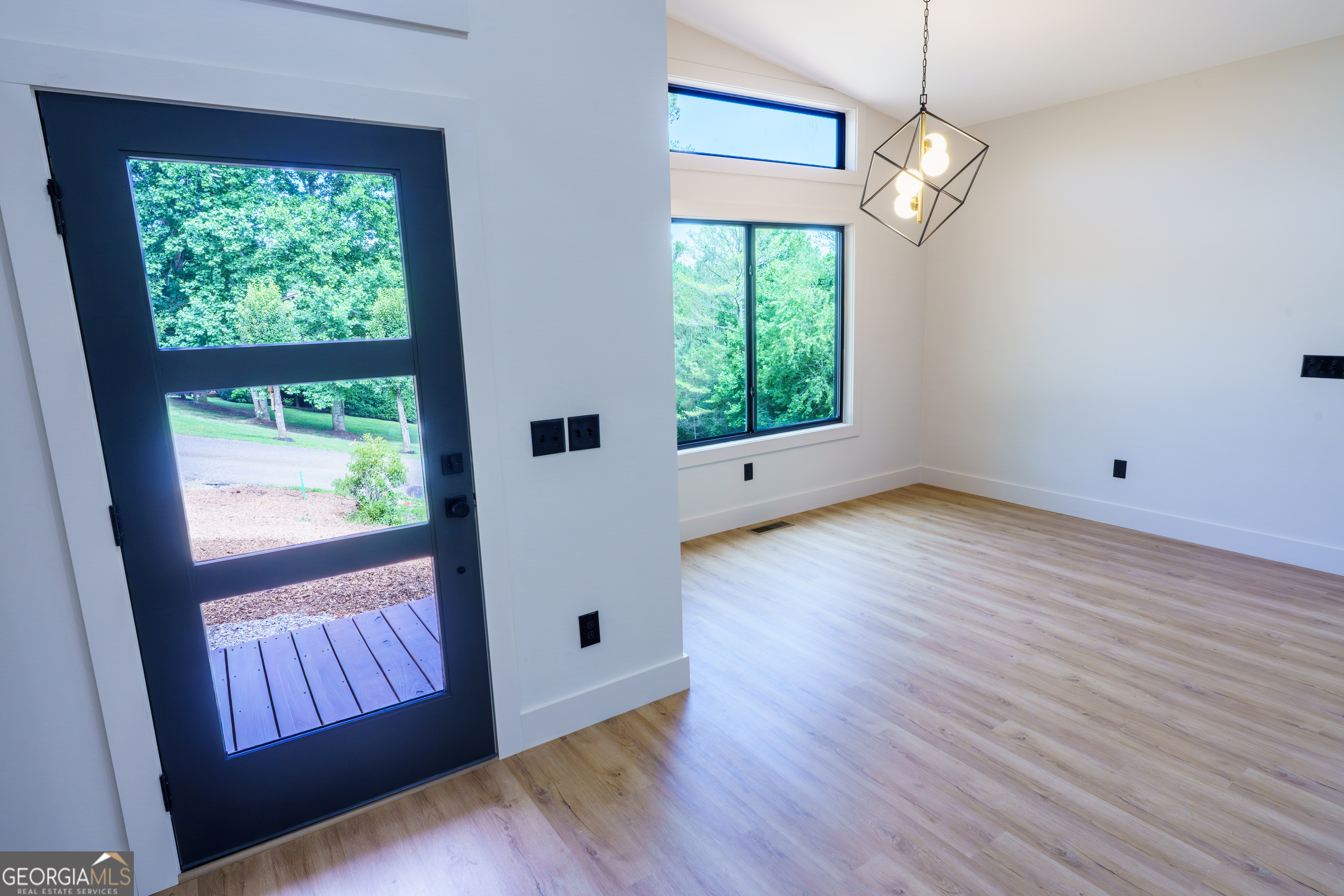 215 Brookhaven Drive Property Photo 11