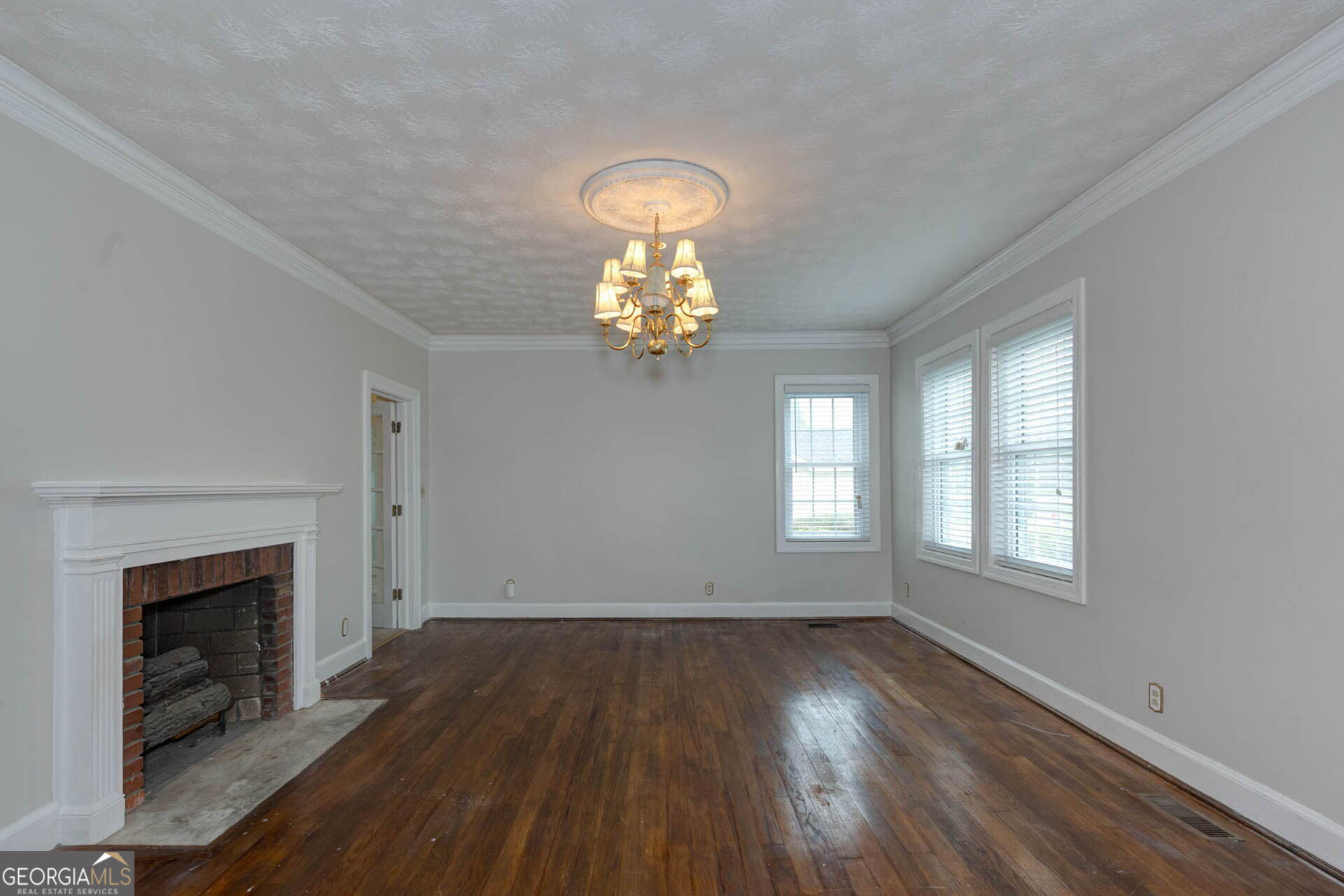 6041 Buxton Drive Property Photo 2
