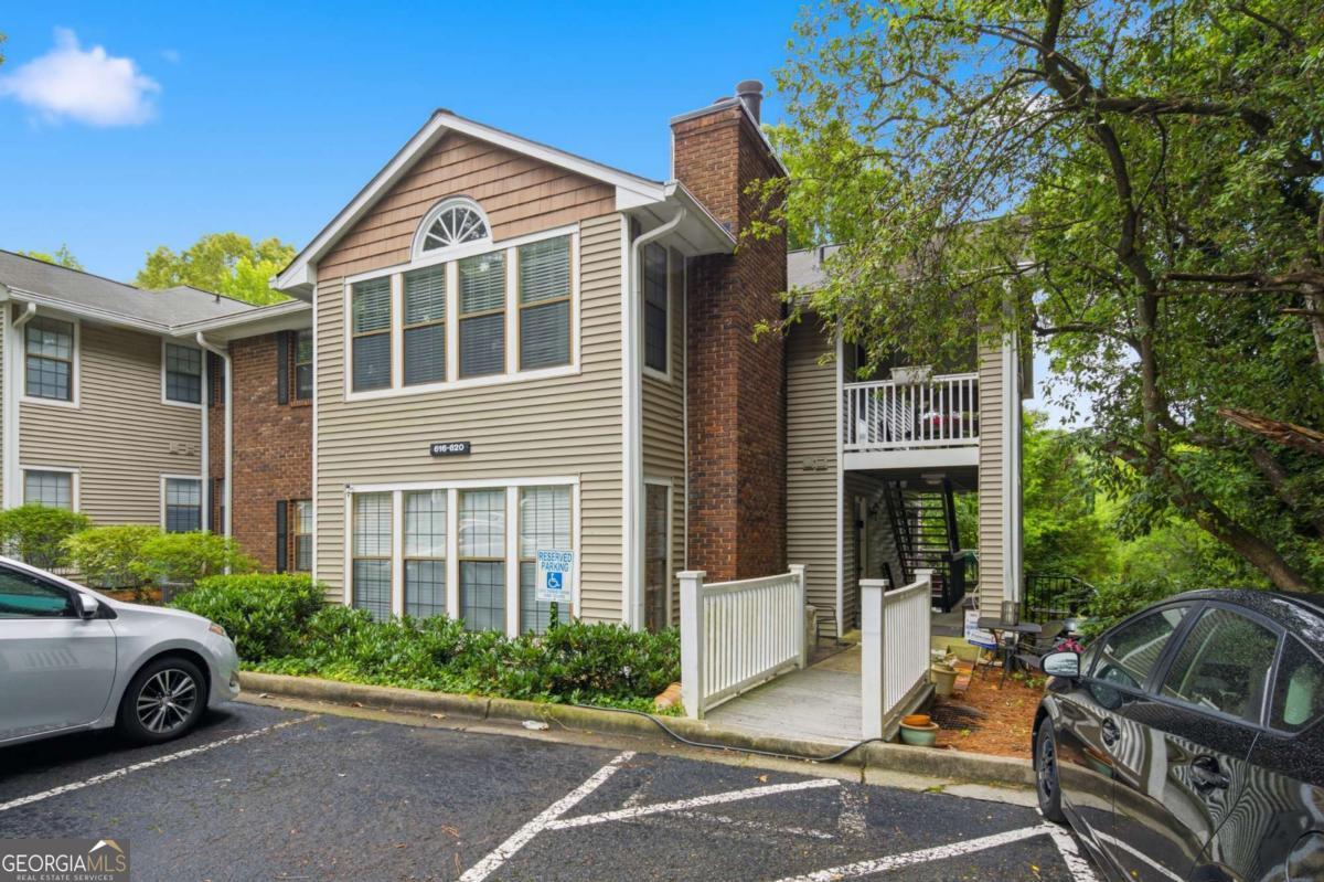 619 Barrington Hills Drive Property Photo 1